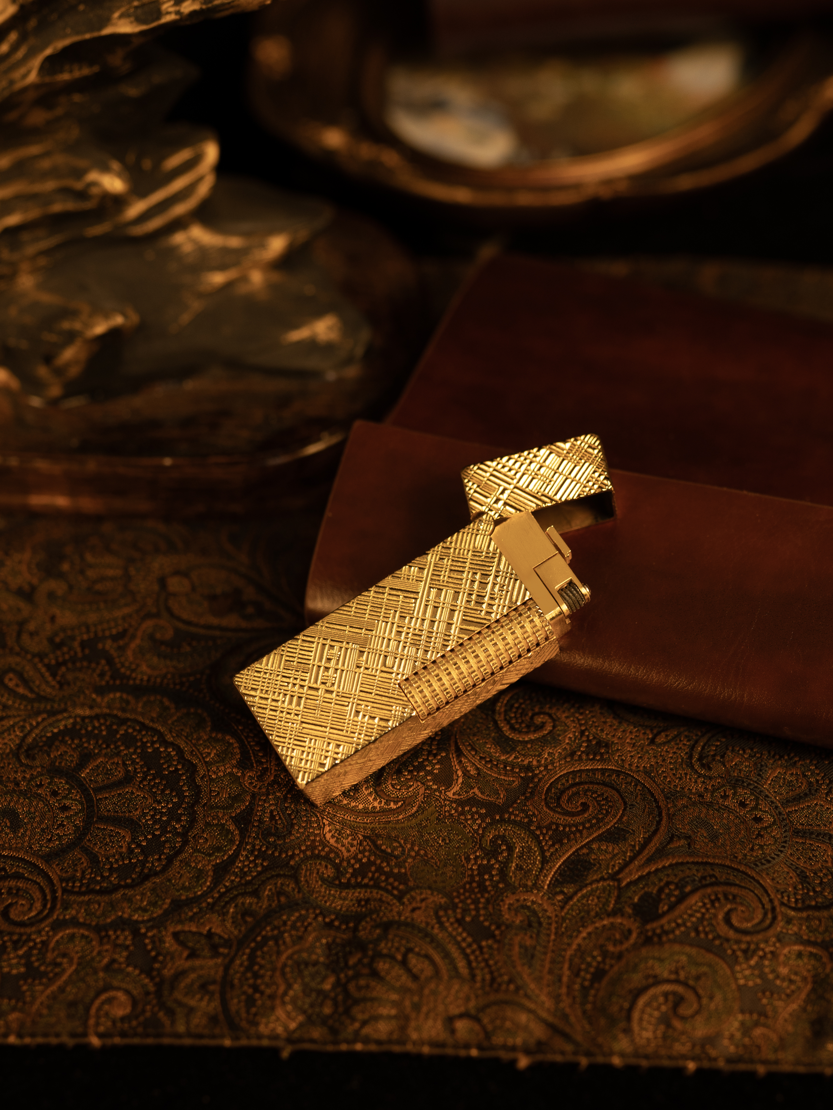 BUNCH "THE STRATEGIST" | Cross-Hatch Precision Texture | Philosophy of Rationality & Order