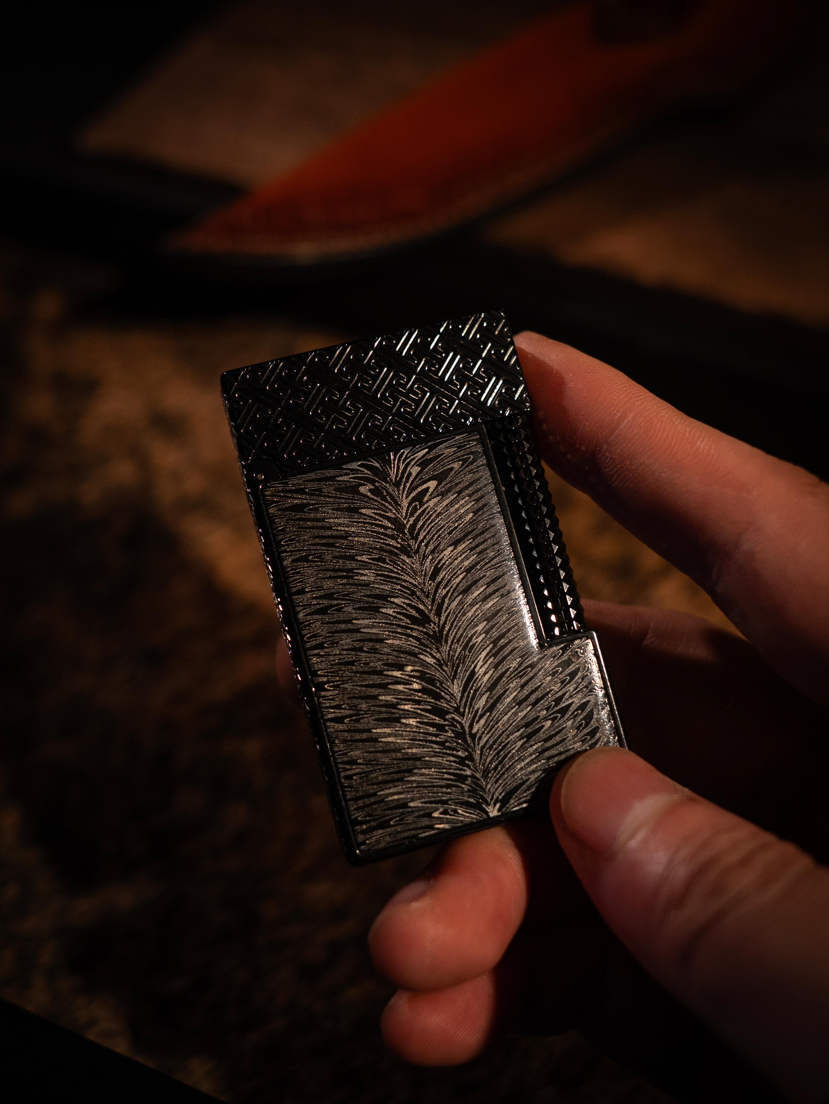 BUNCH "FEATHERED SATIN" | Hand-Forged Feather-Pattern Damascus Lighter