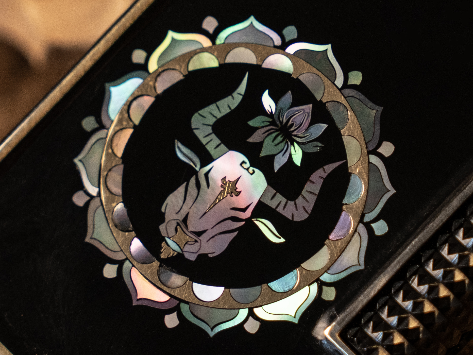 BUNCH "THE CELESTIAL OX" | Imperial Urushi Lacquer | Hand-Inlaid Mother-of-Pearl Masterpiece