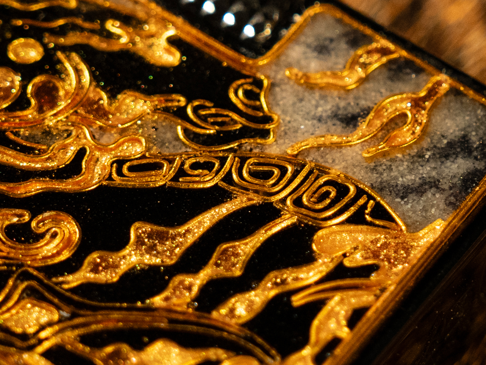 BUNCH "GOLDEN MANE" | Cloisonné Enamel Fine Art Lighter