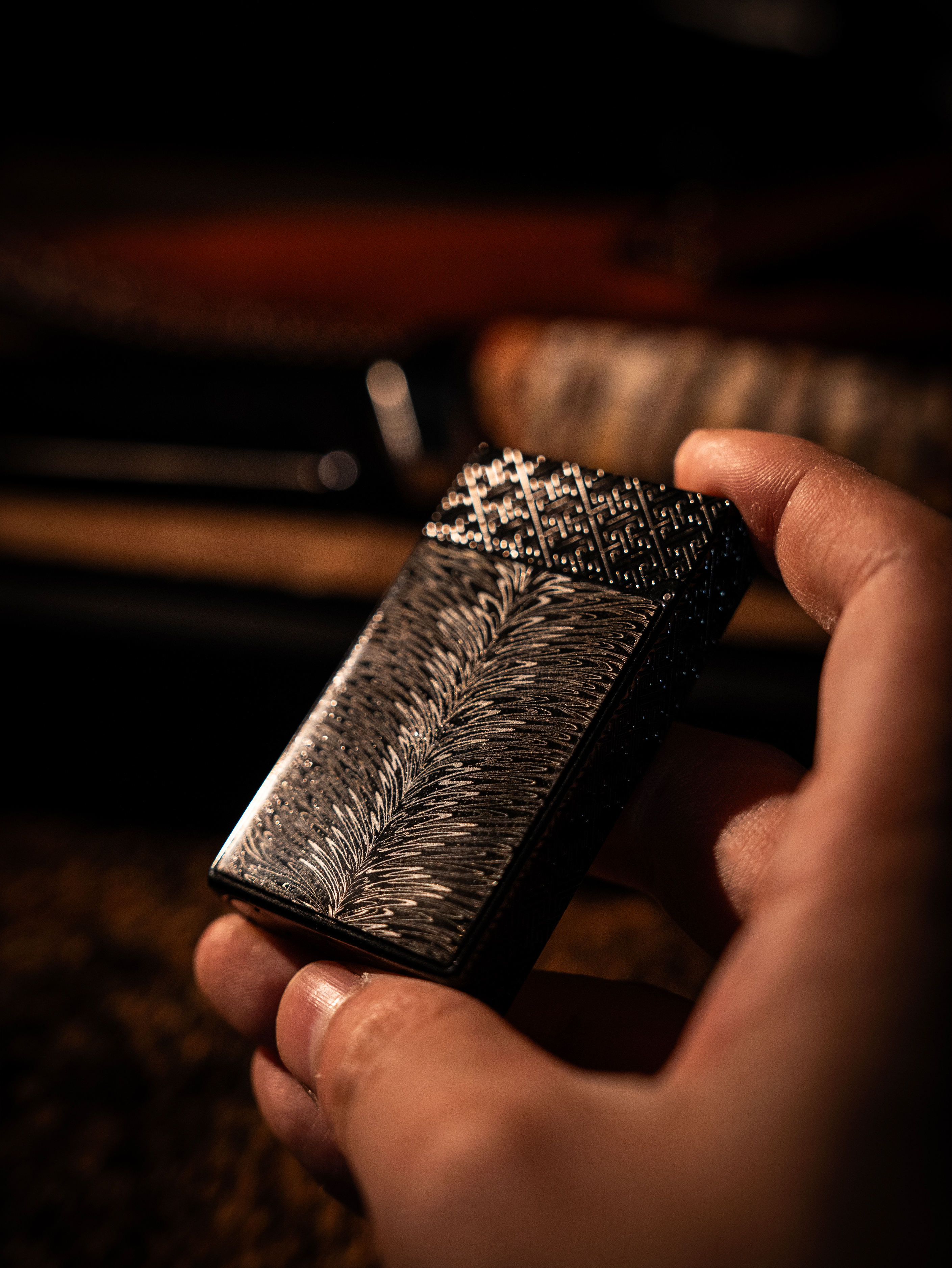 BUNCH "FEATHERED SATIN" | Hand-Forged Feather-Pattern Damascus Lighter
