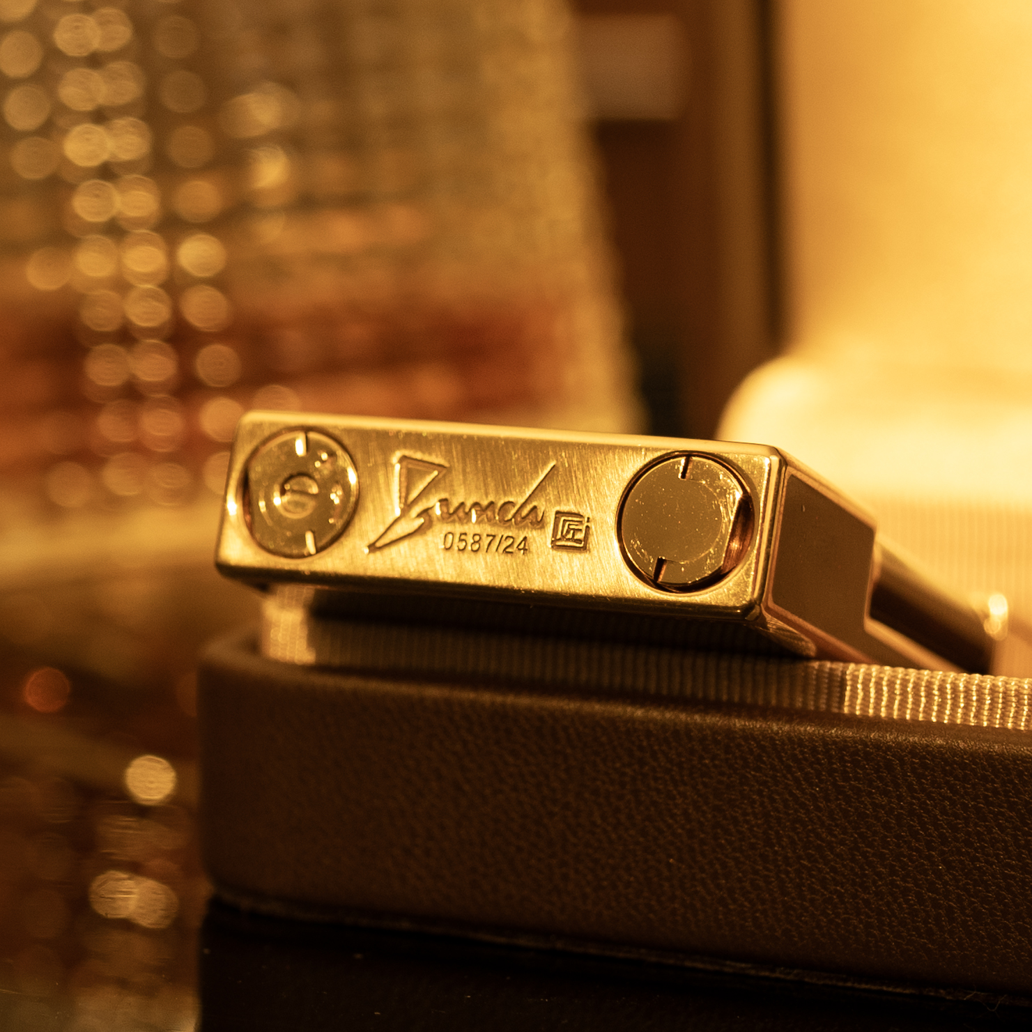 BUNCH "THE PROTAGONIST" | Authentic Chinese Lacquer & Gemstone Inlay | Integrated Brass Masterpiece