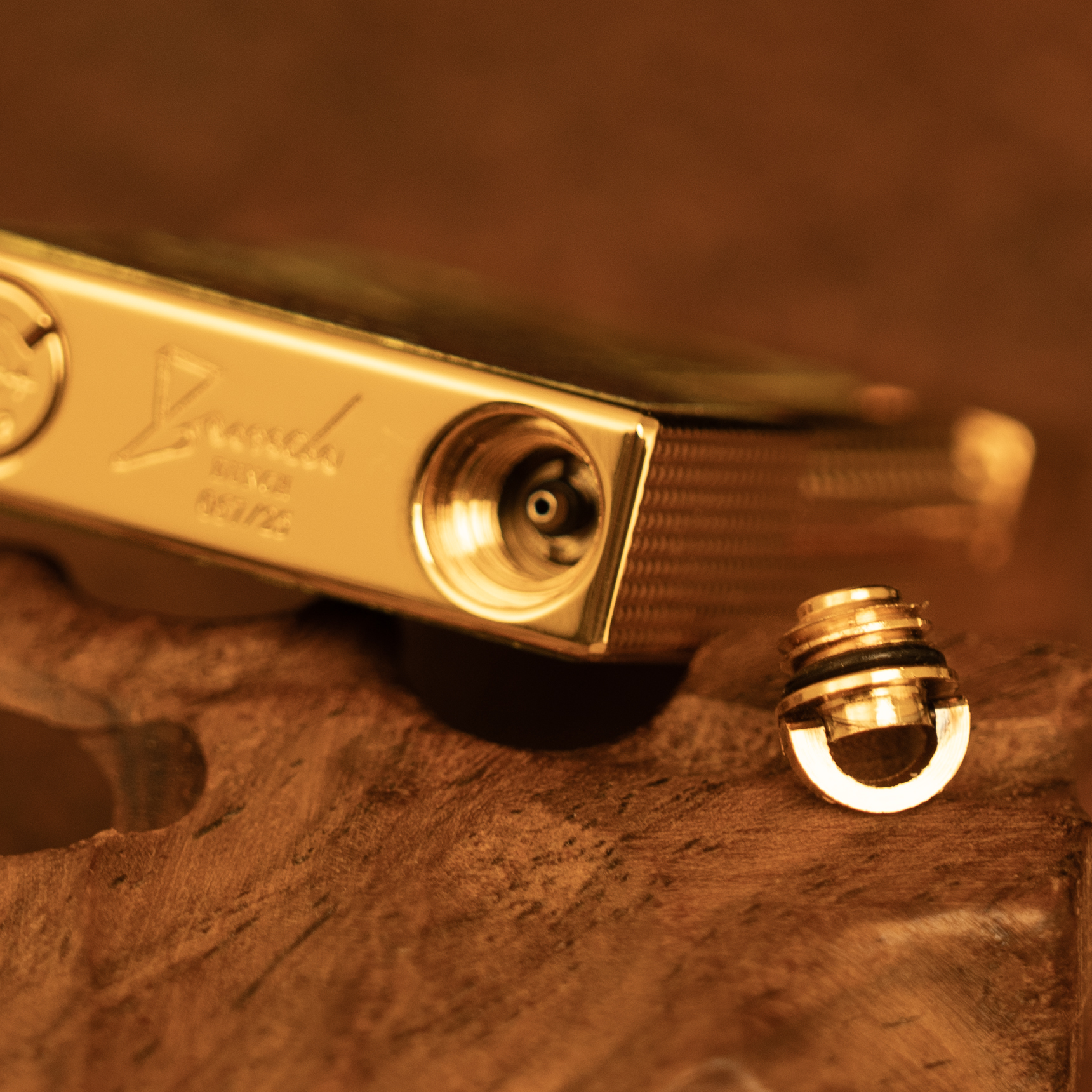 BUNCH "GOLDEN PLUME" | Artisan Titanium Inlay | Iconic Resonant "Ping" | Solid Integrated Brass Core