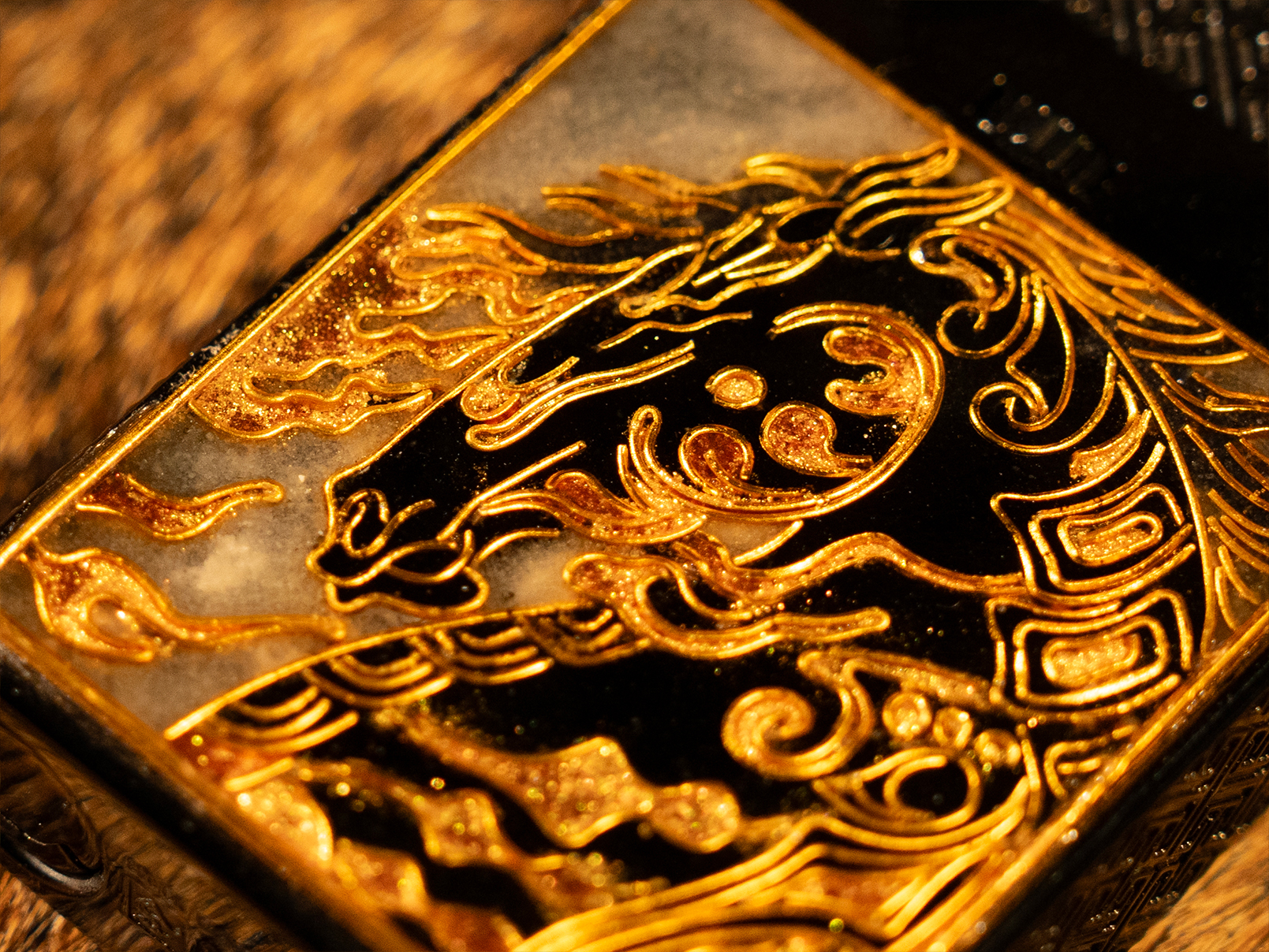 BUNCH "GOLDEN MANE" | Cloisonné Enamel Fine Art Lighter