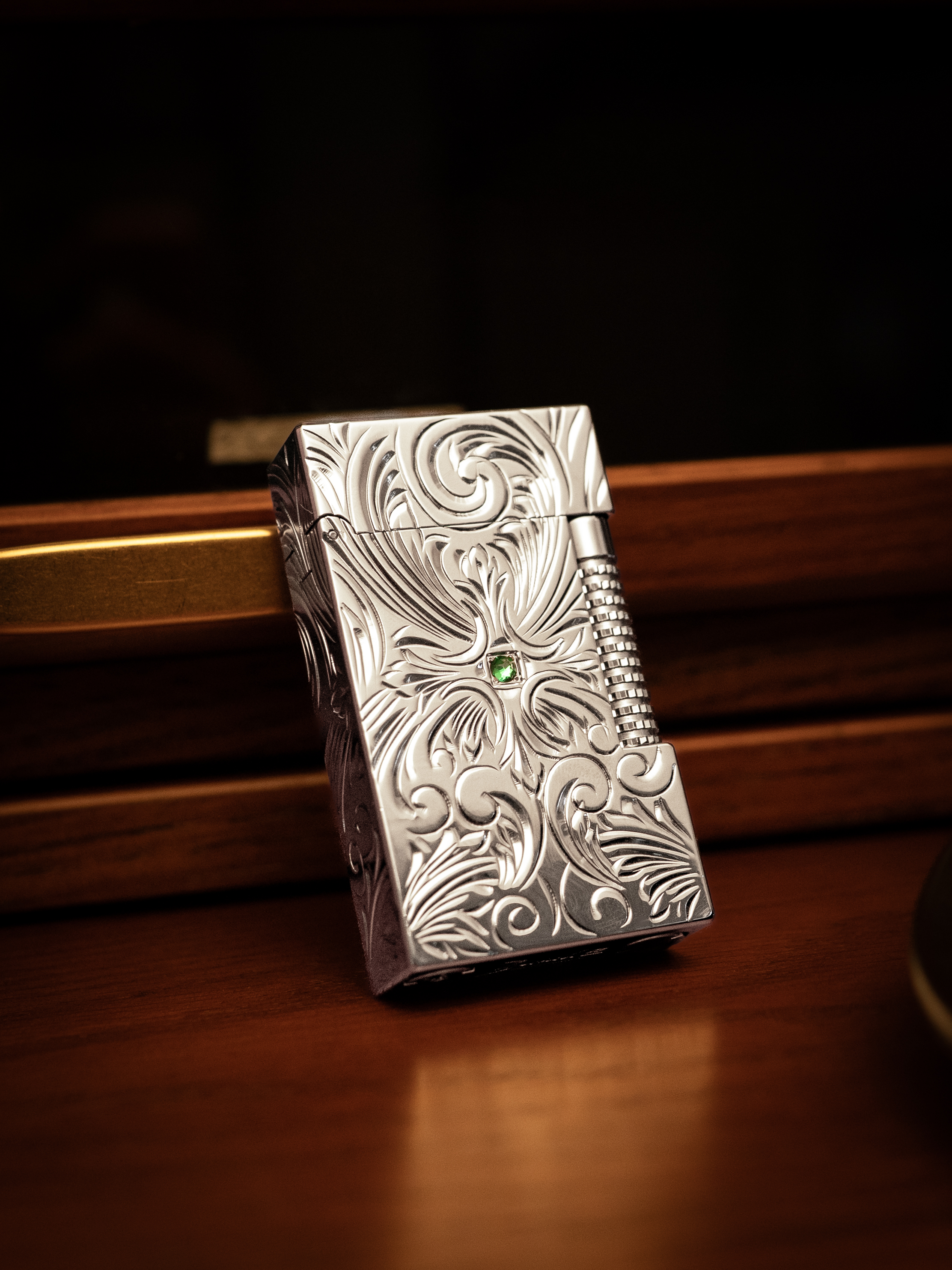 BUNCH "EMERALD DREAM 2.0" | Dual-Flame System | 3 Unique Artisan Styles | 100% Hand-Engraved | Iconic Resonant "Ping"