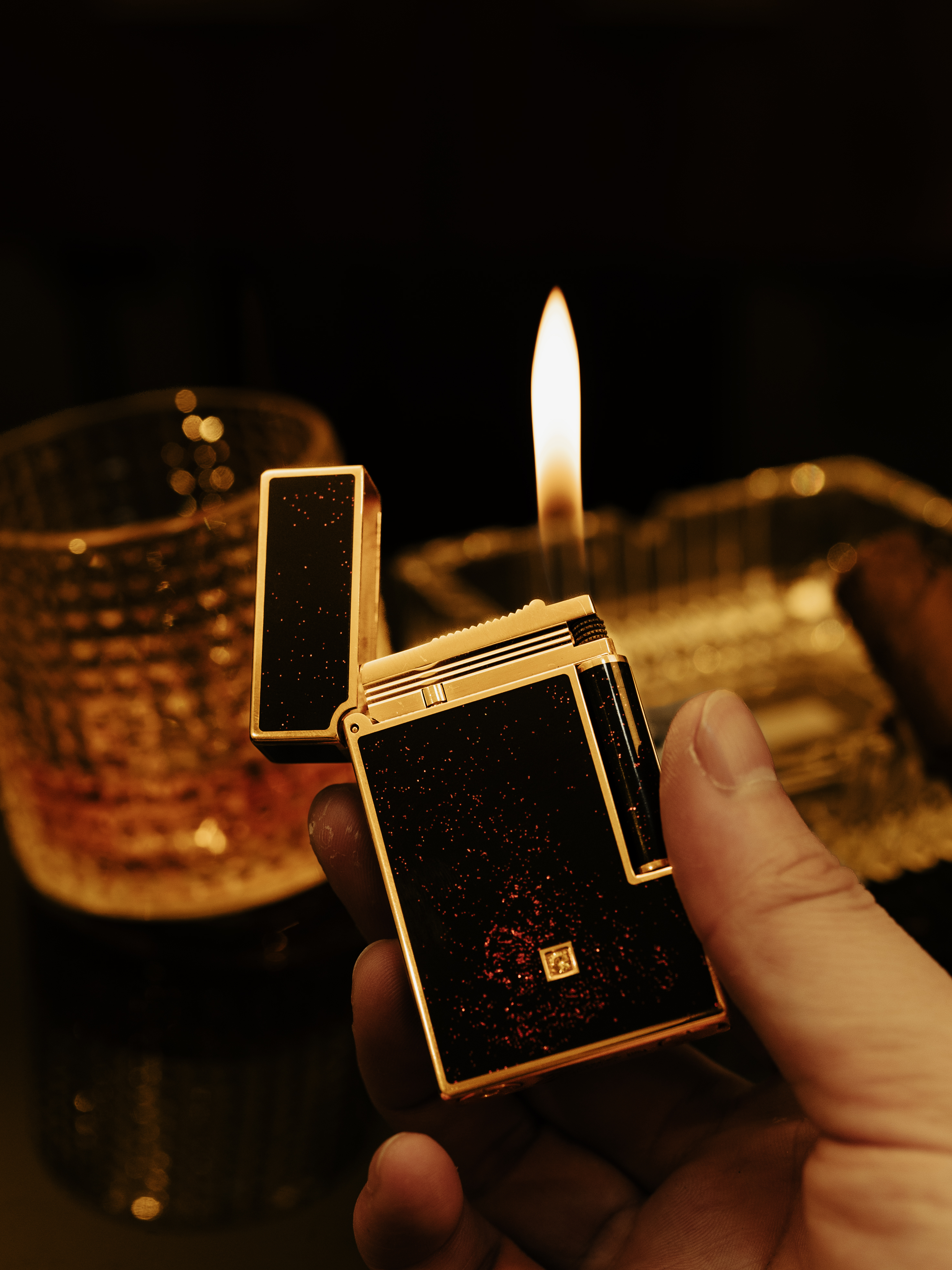 BUNCH "THE PROTAGONIST" | Authentic Chinese Lacquer & Gemstone Inlay | Integrated Brass Masterpiece