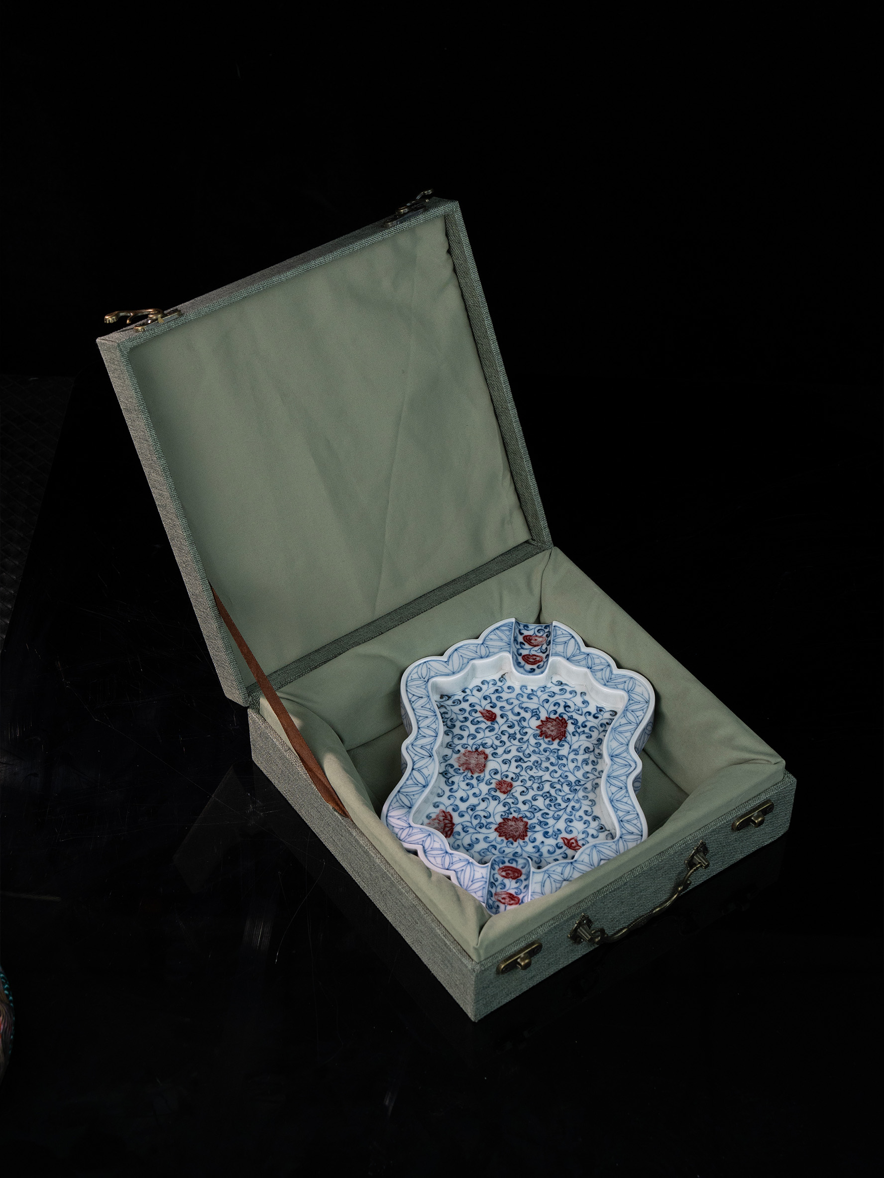 BUNCH "MANSHENG" | Artisan Vining Cobalt & Crimson Heritage Cigar