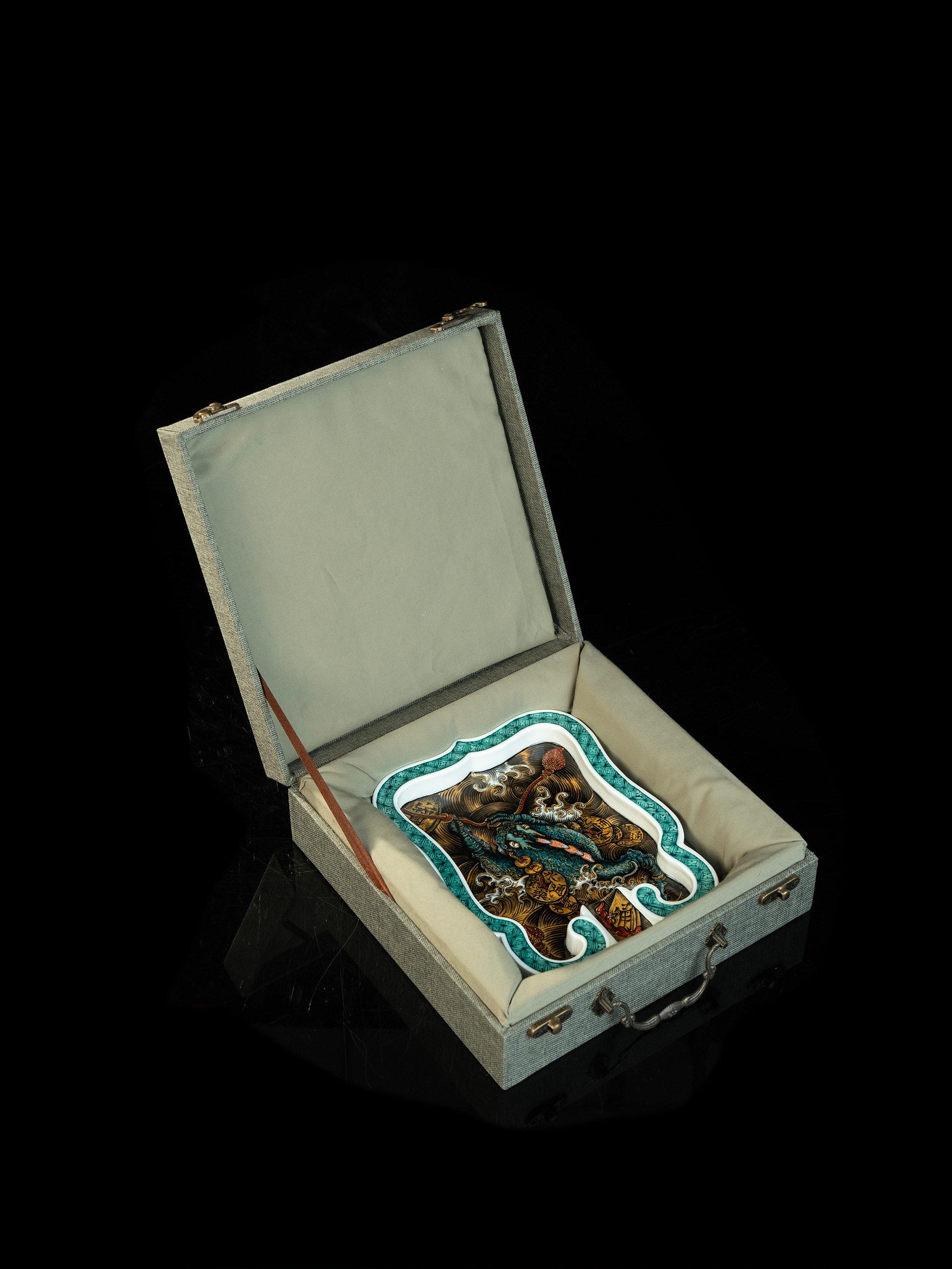 BUNCH "JIN CHAN" | Artisan Famille Rose Gold-Tracing Cigar Tray