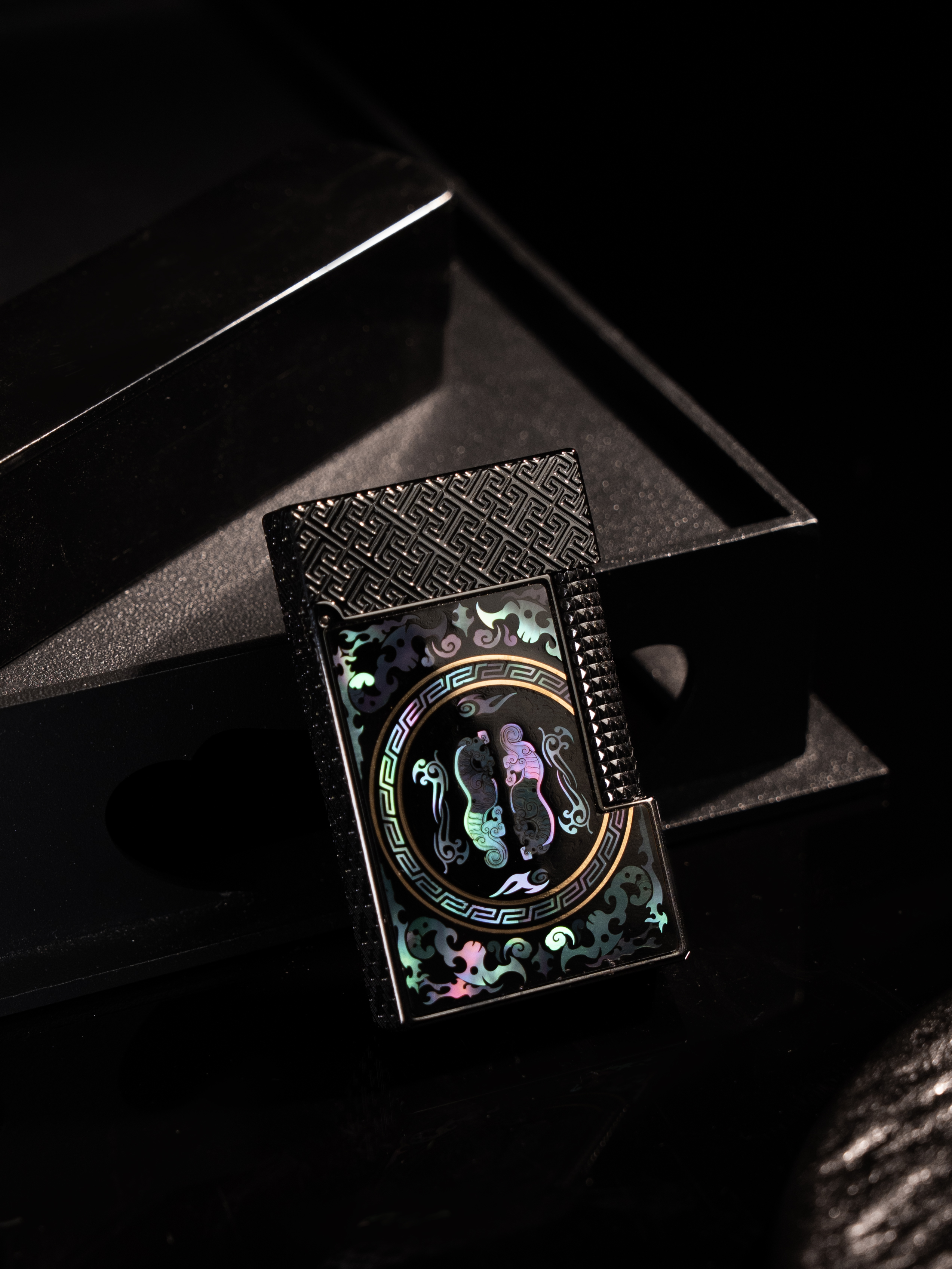 BUNCH "ALL UNDER HEAVEN" | Lacquer Art Panel | Luxury Lighter