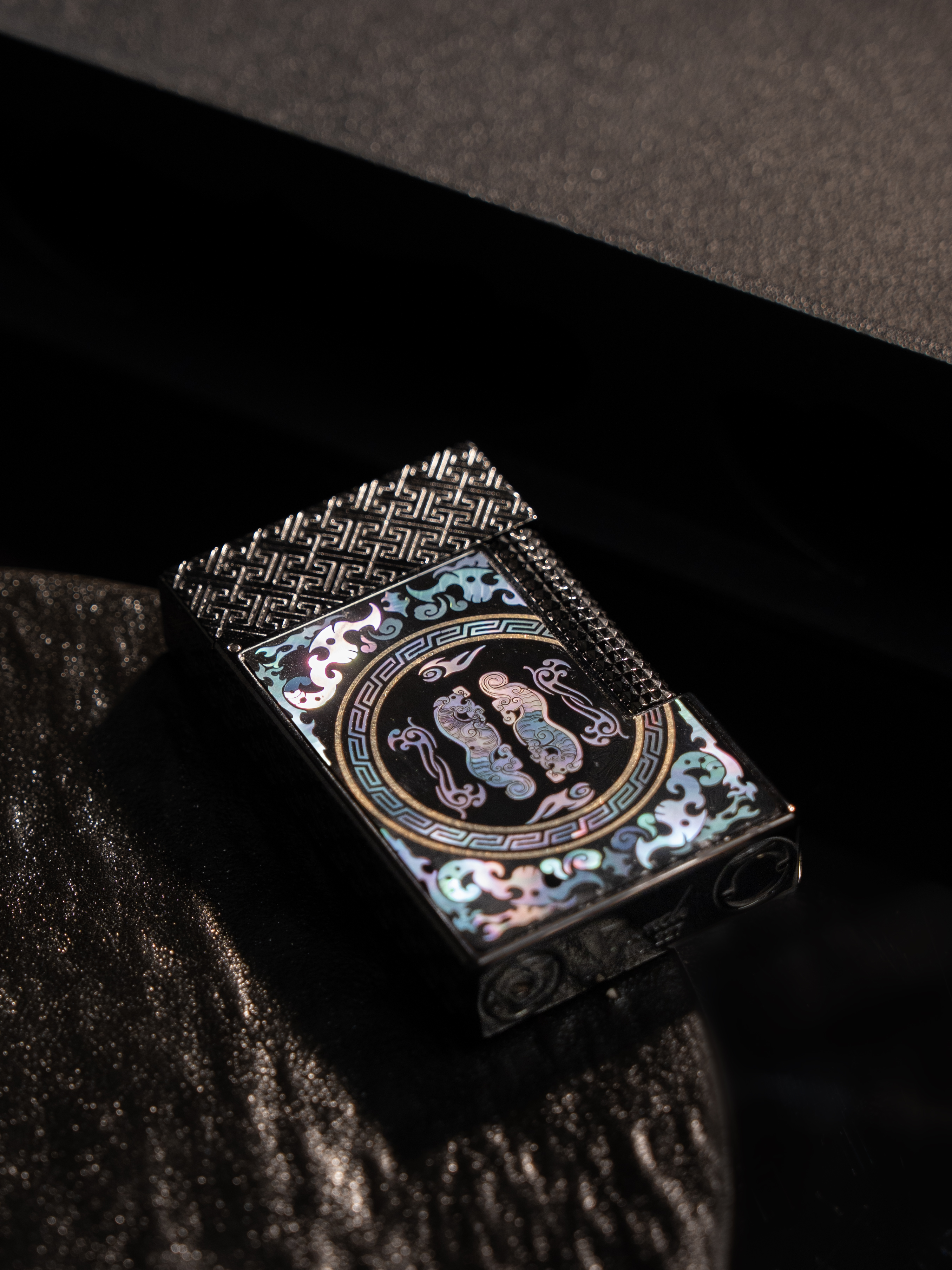 BUNCH "ALL UNDER HEAVEN" | Lacquer Art Panel | Luxury Lighter