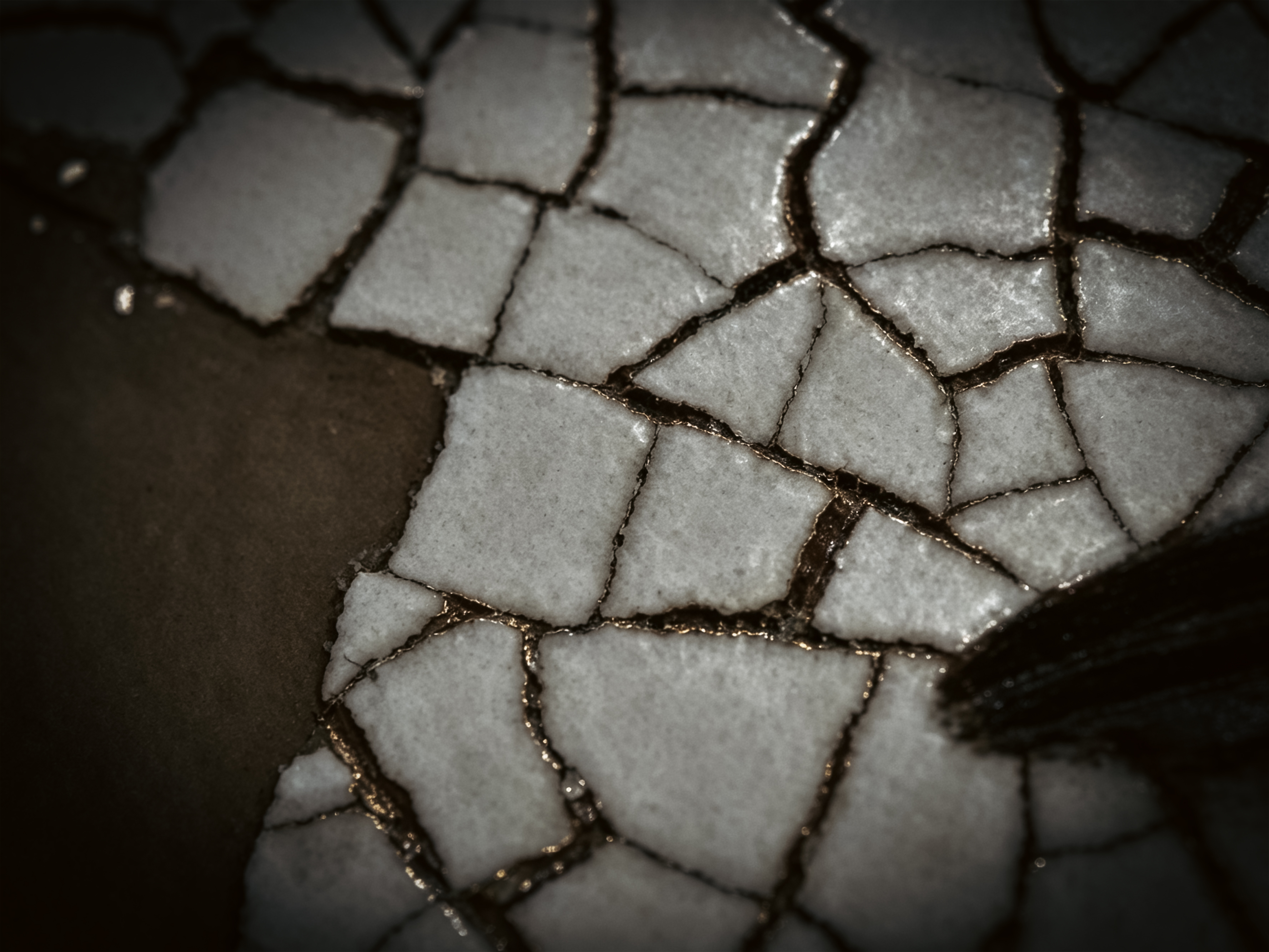 BUNCH "COCOON" | Hand-Engraved Geometric Panel | Luxury Lighter