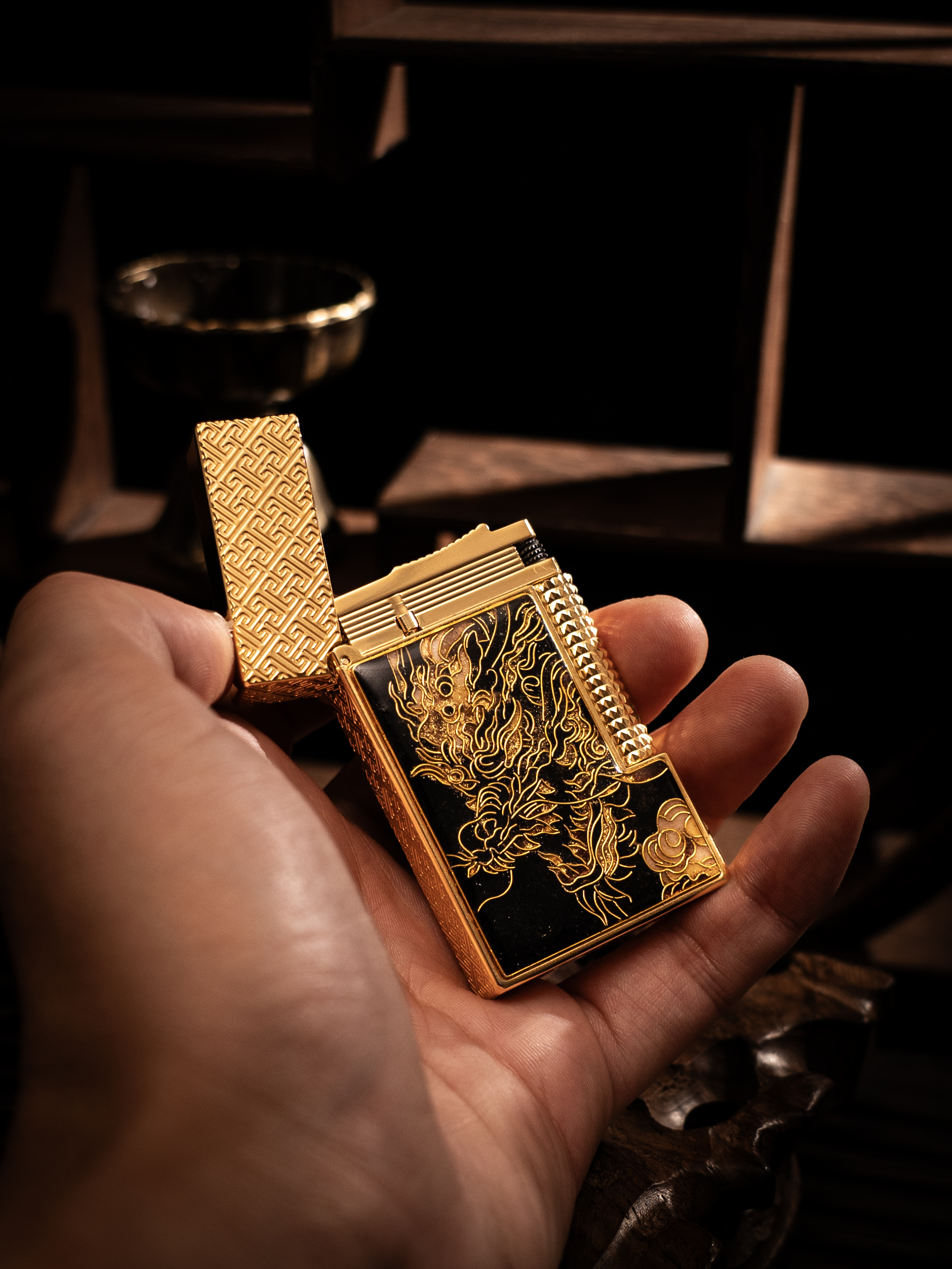 BUNCH "DRAGON ROAR" | Cloisonne Enamel Dragon | Luxury Lighter