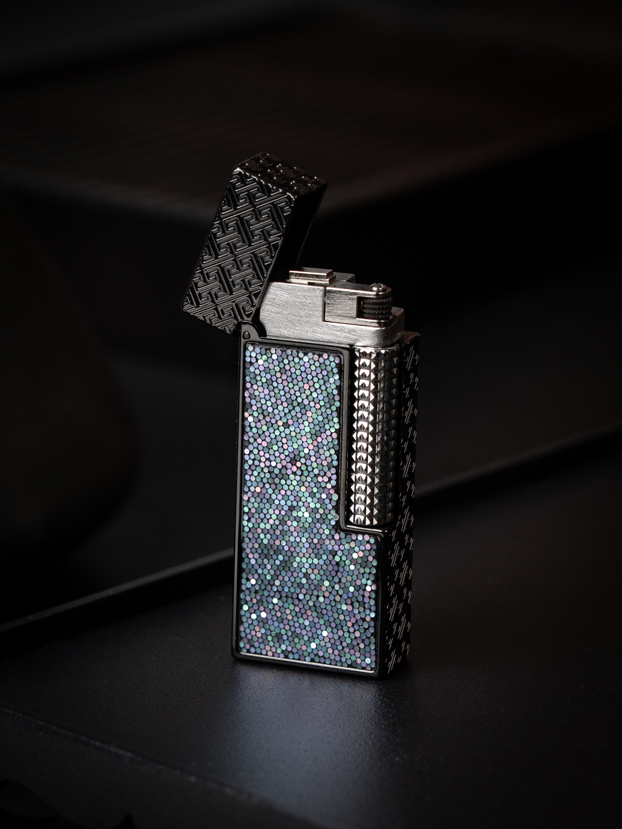 BUNCH "FALLING STAR" | Iridescent Mosaic Edition | Luxury Lighter
