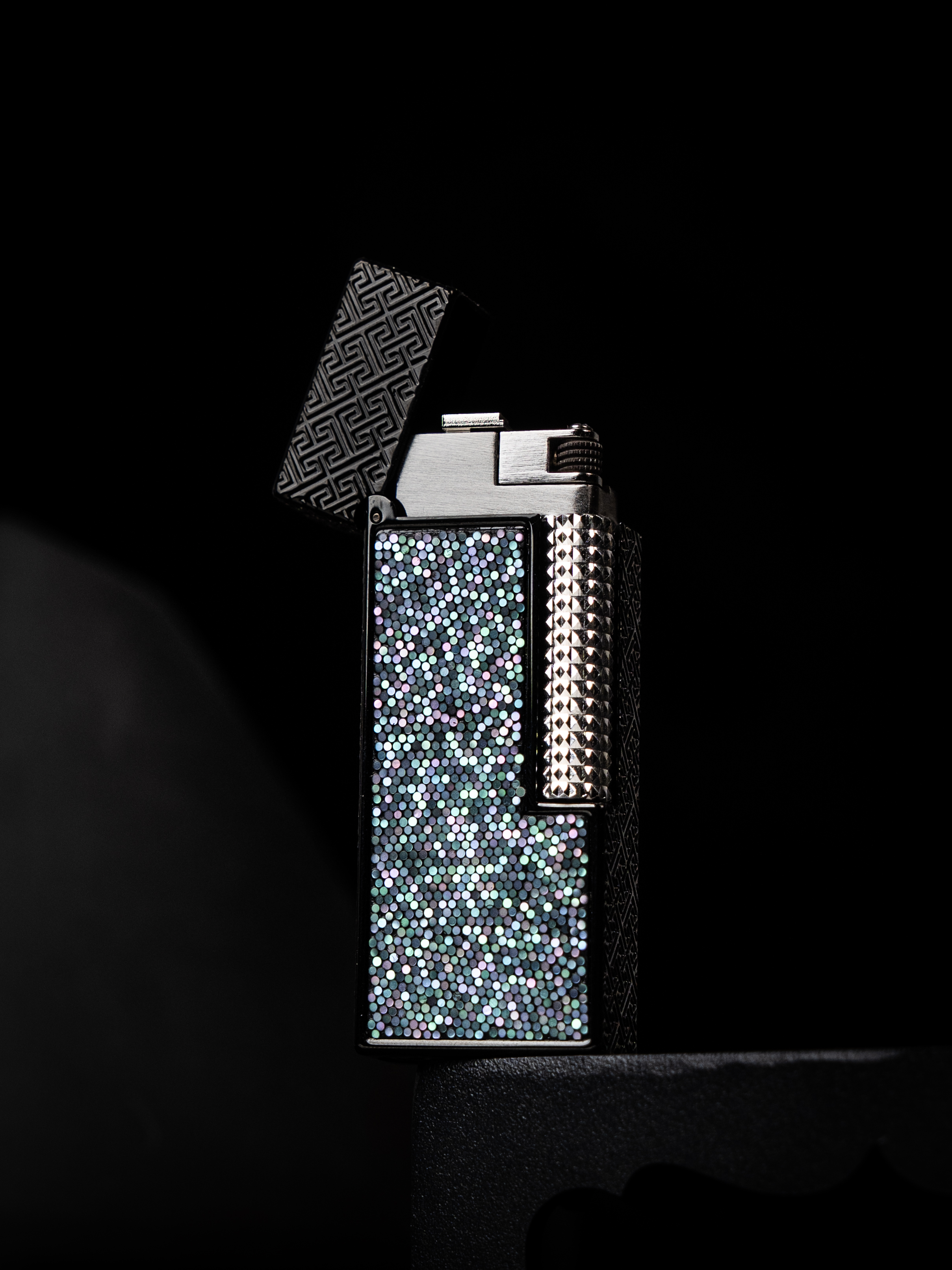 BUNCH "FALLING STAR" | Iridescent Mosaic Edition | Luxury Lighter