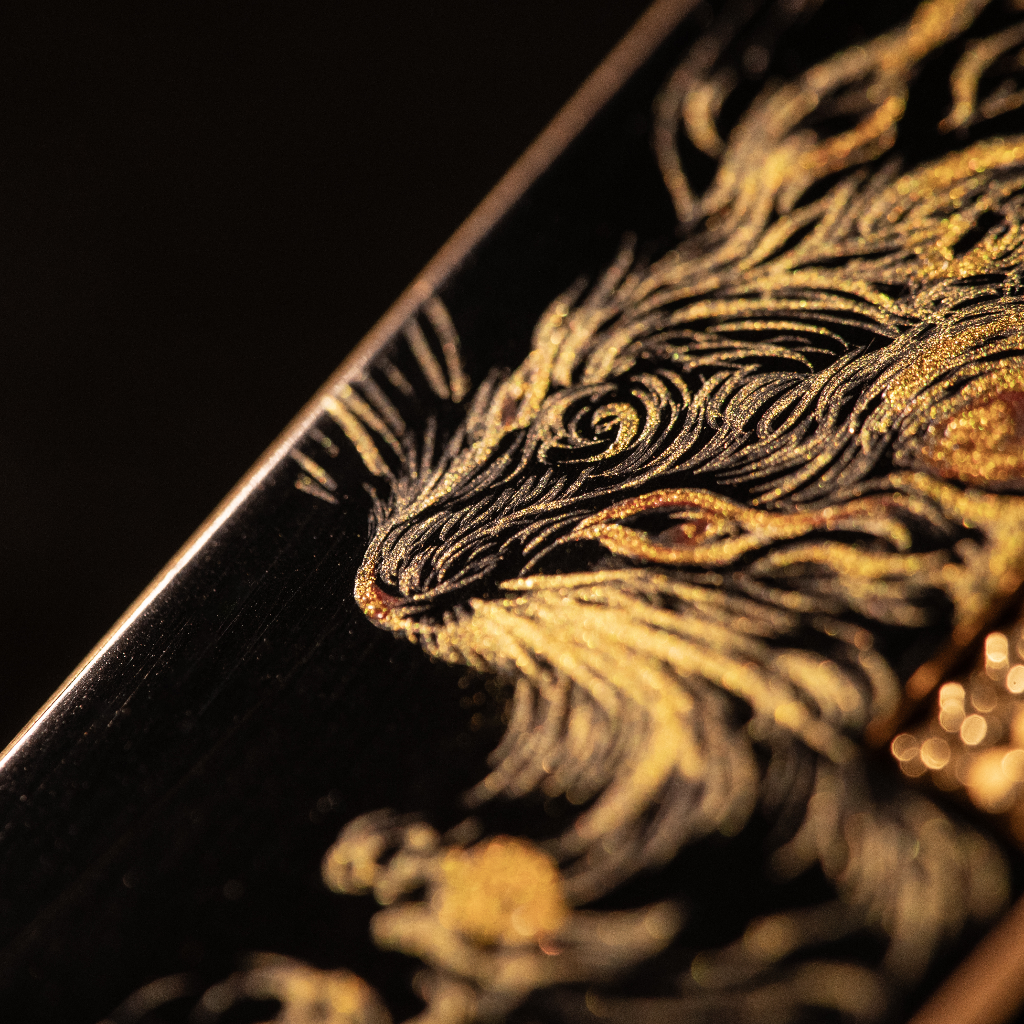 BUNCH "PRIVATE MOUSE" | Gold Relief Lacquer | Luxury Lighter