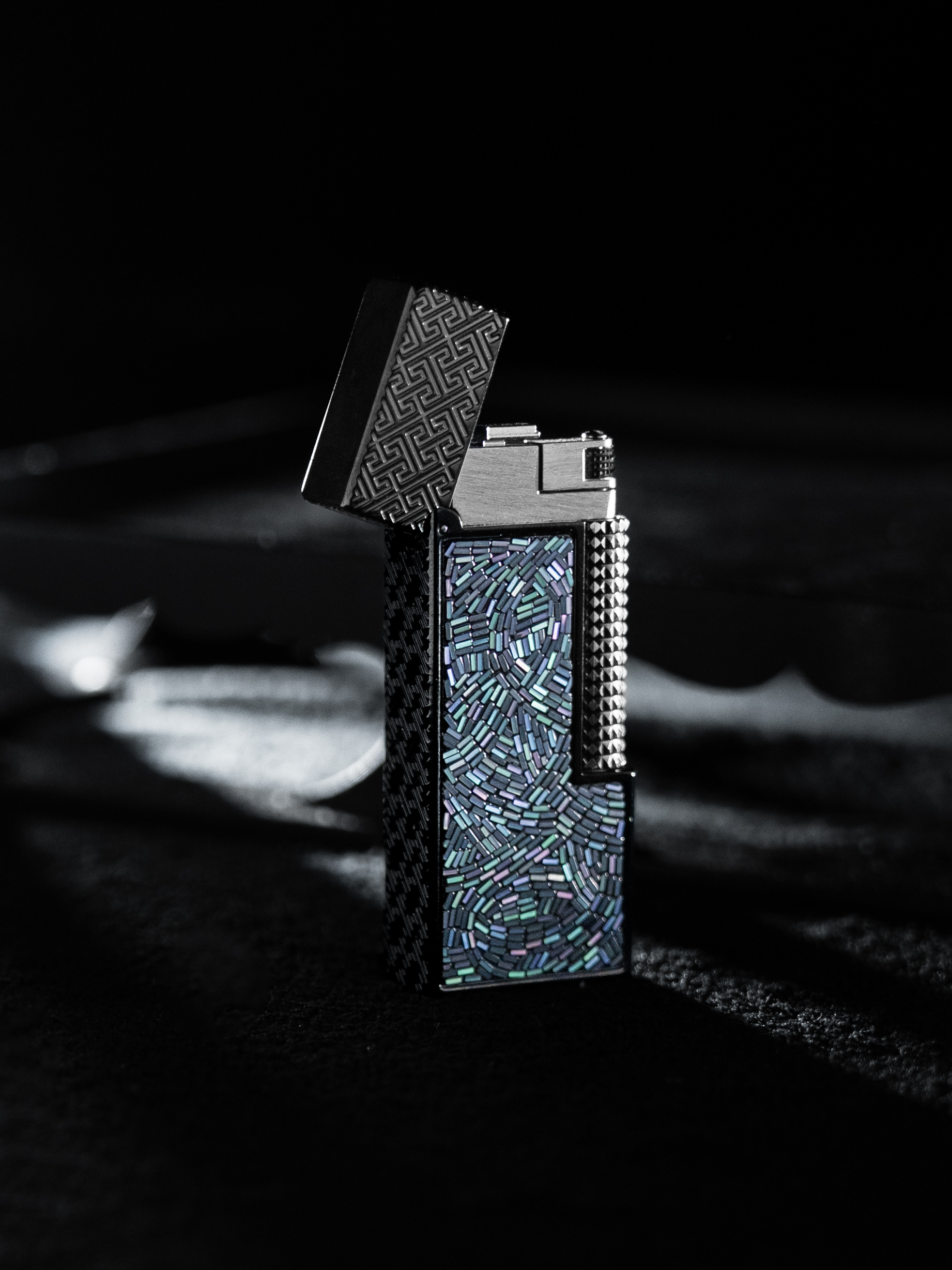 BUNCH "STAR INLAY" | Iridescent Mosaic Panel | Luxury Lighter