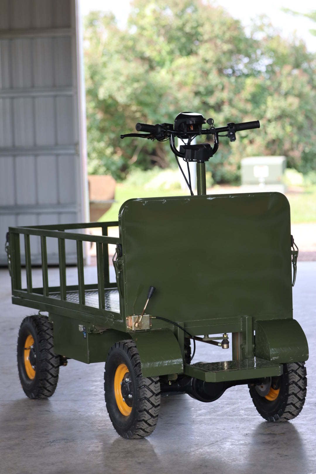 Four-wheel disc brake electric flatbed cargo transport trolley