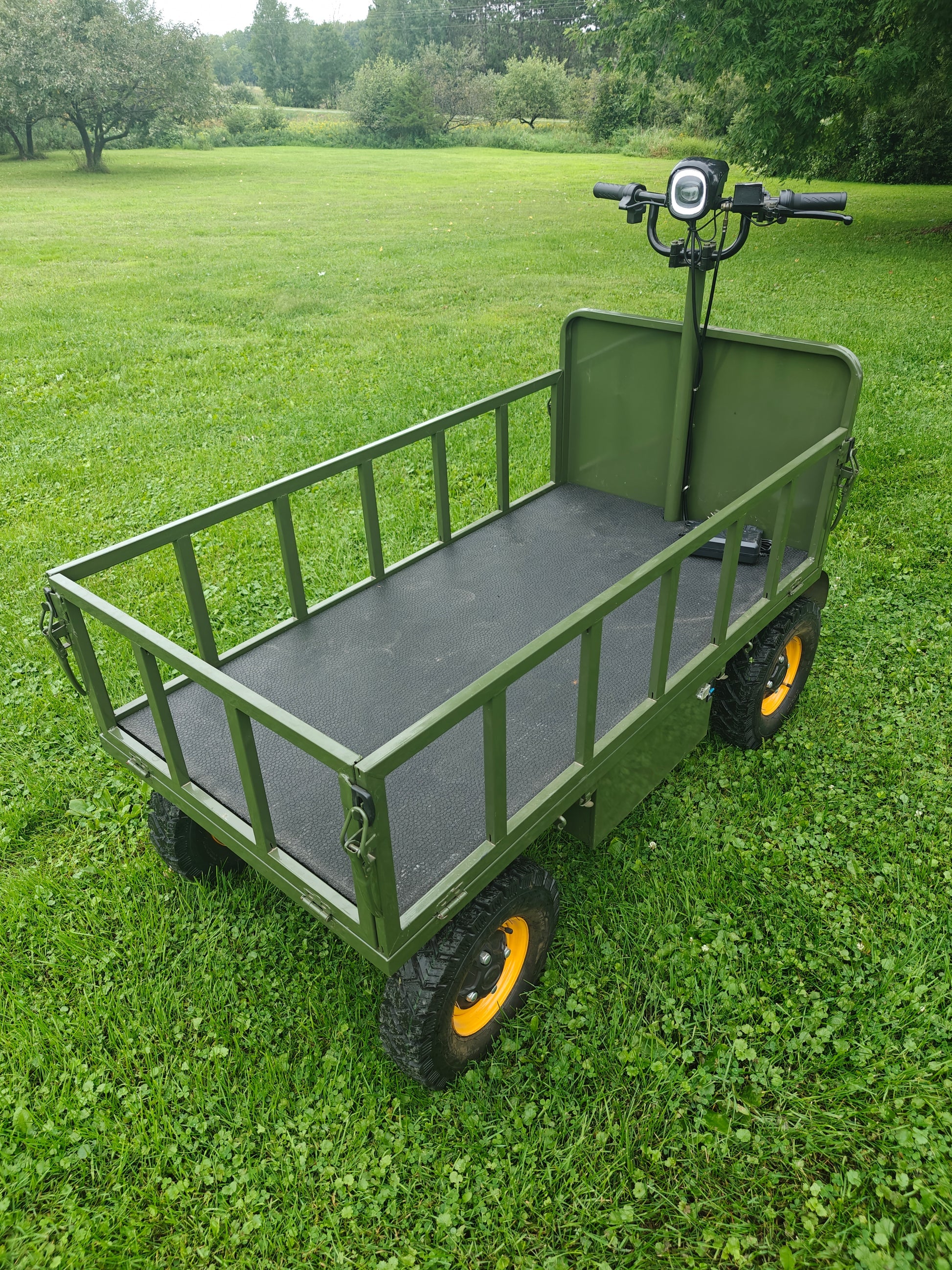 Four-wheel disc brake electric flatbed cargo transport trolley