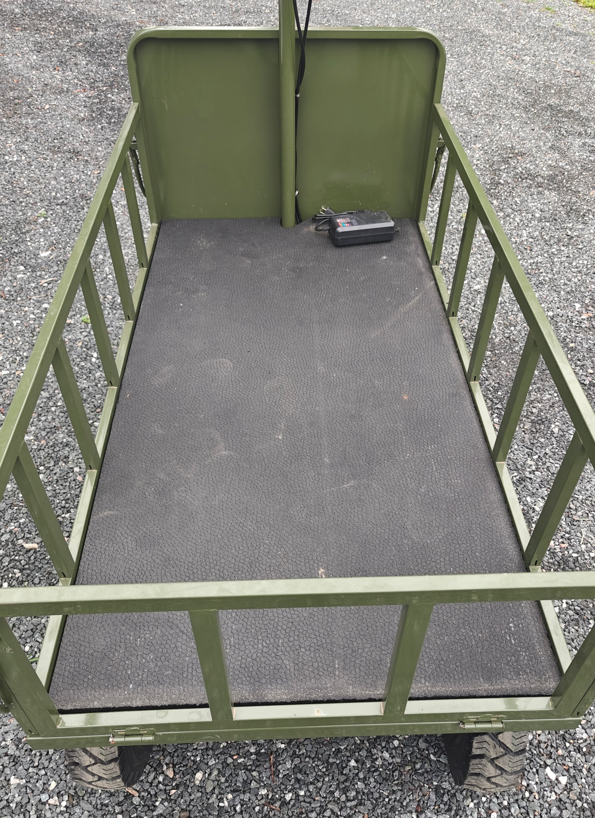 Four-wheel disc brake electric flatbed cargo transport trolley