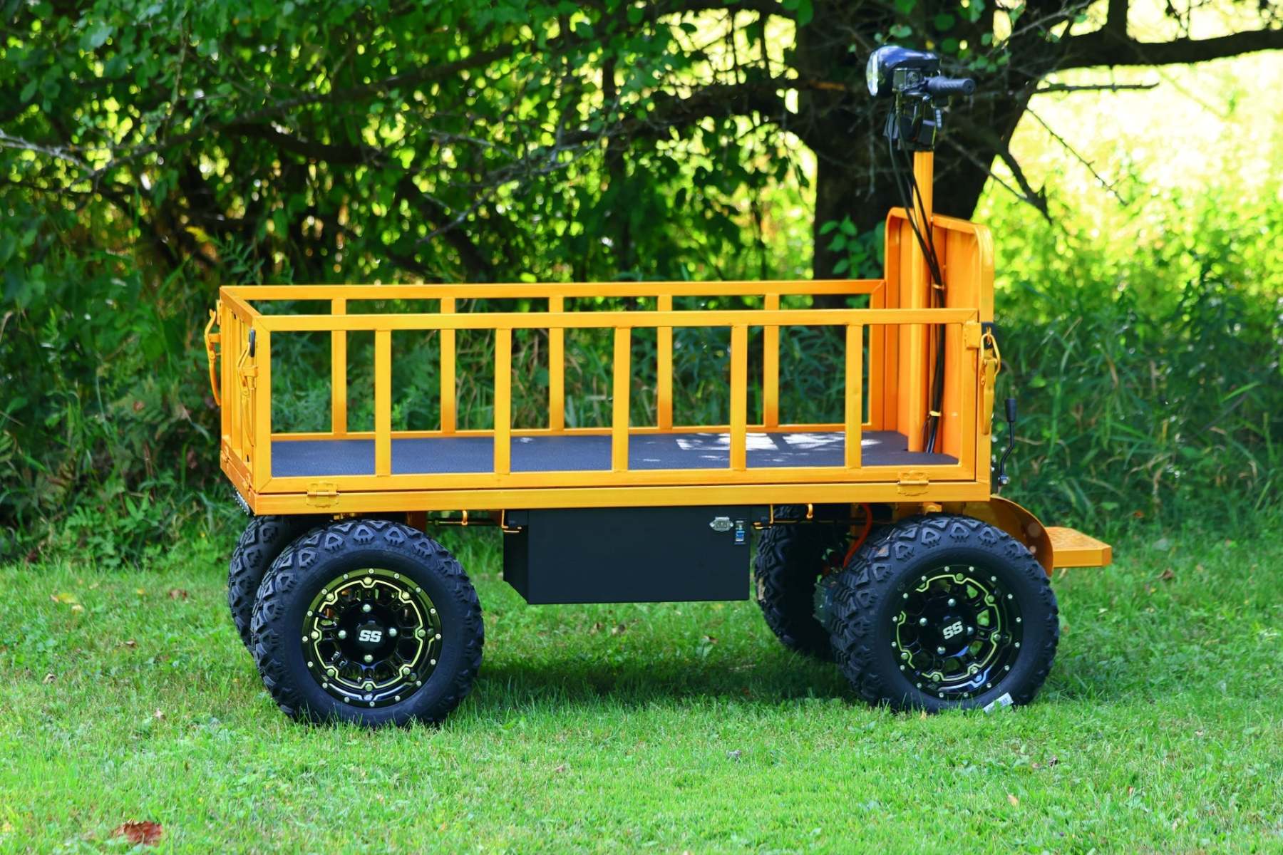 Four-wheel disc brake electric flatbed cargo transport trolley