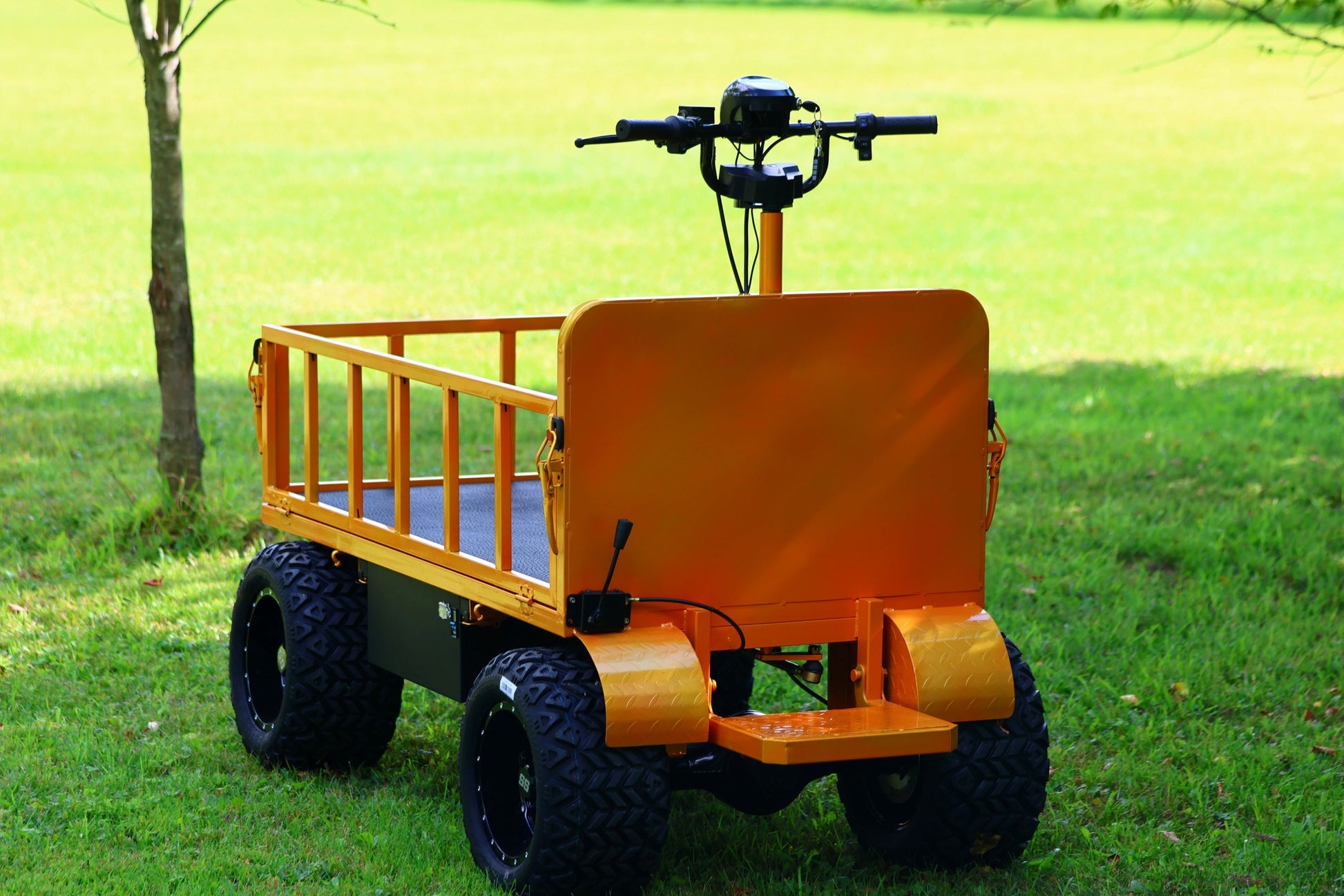 Four-wheel disc brake electric flatbed cargo transport trolley