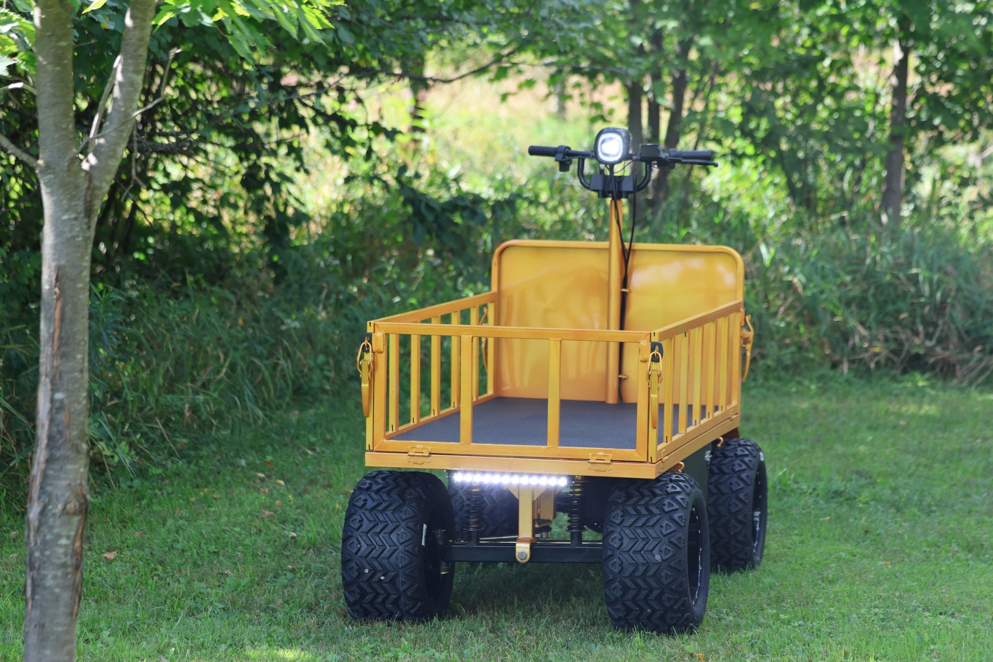 Four-wheel disc brake electric flatbed cargo transport trolley