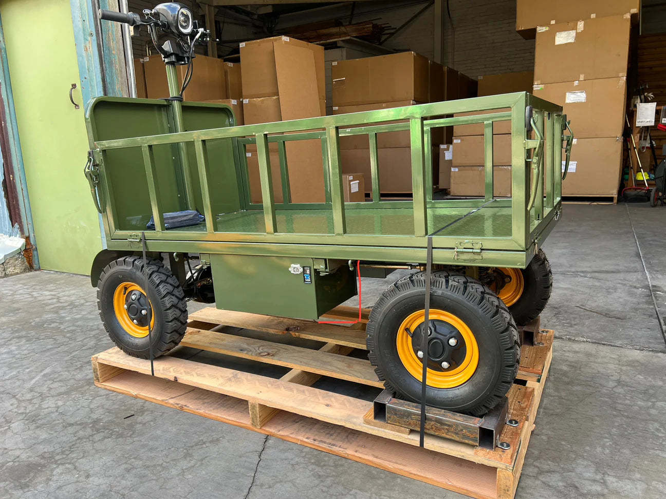 Four-wheel disc brake electric flatbed cargo transport trolley