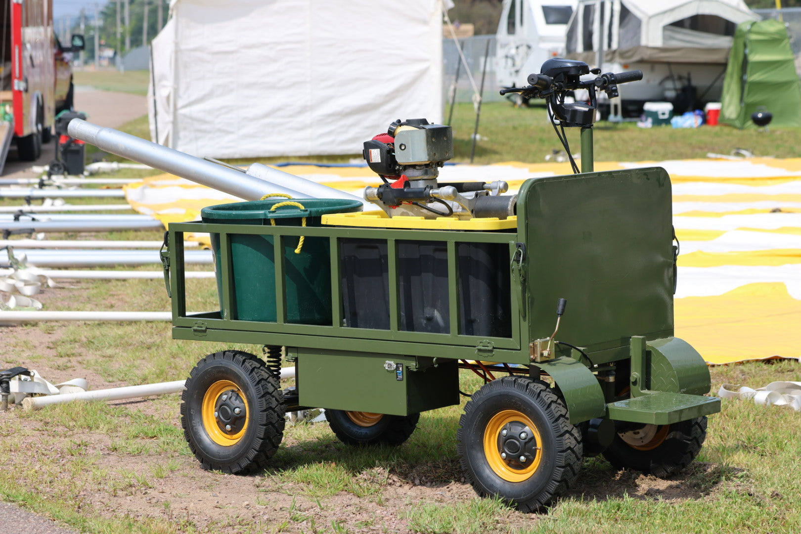 Four-wheel disc brake electric flatbed cargo transport trolley