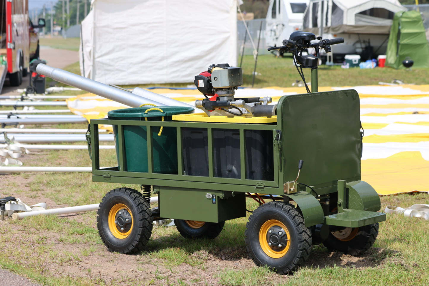 Four-wheel disc brake electric flatbed cargo transport trolley