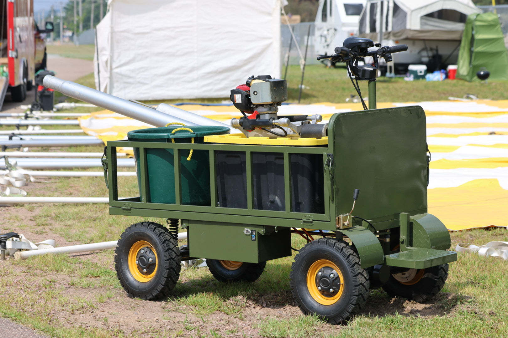 Four-wheel disc brake electric flatbed cargo transport trolley