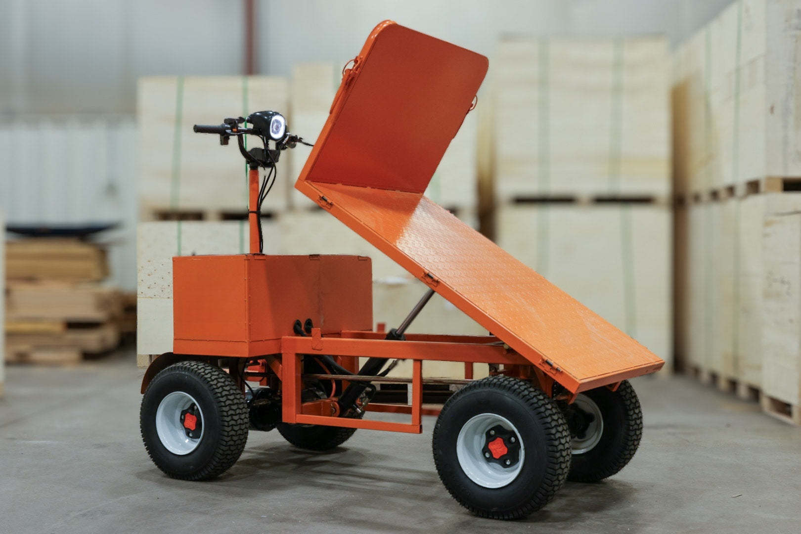 Four-wheel disc brake electric flatbed cargo transport trolley