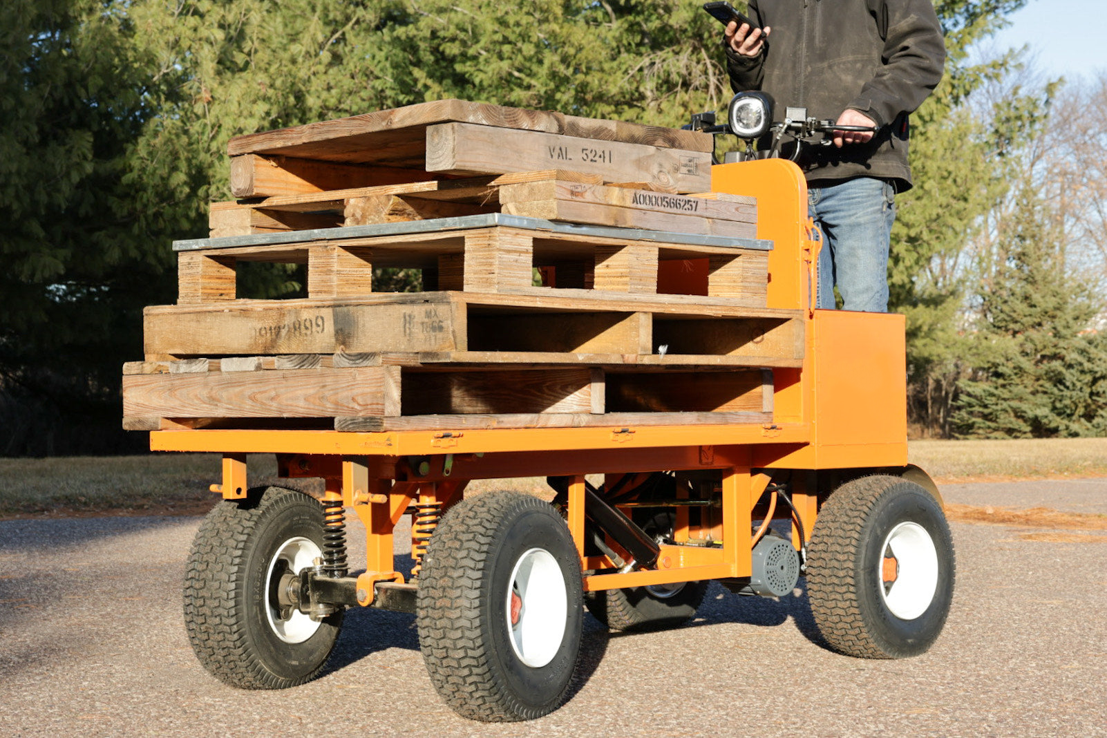 Four-wheel disc brake electric flatbed cargo transport trolley