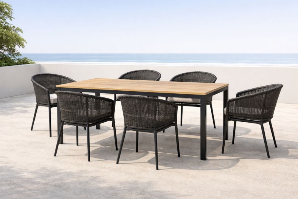 Set tavolo rettangolare in legno e sedie in rattan sintetico per esterni