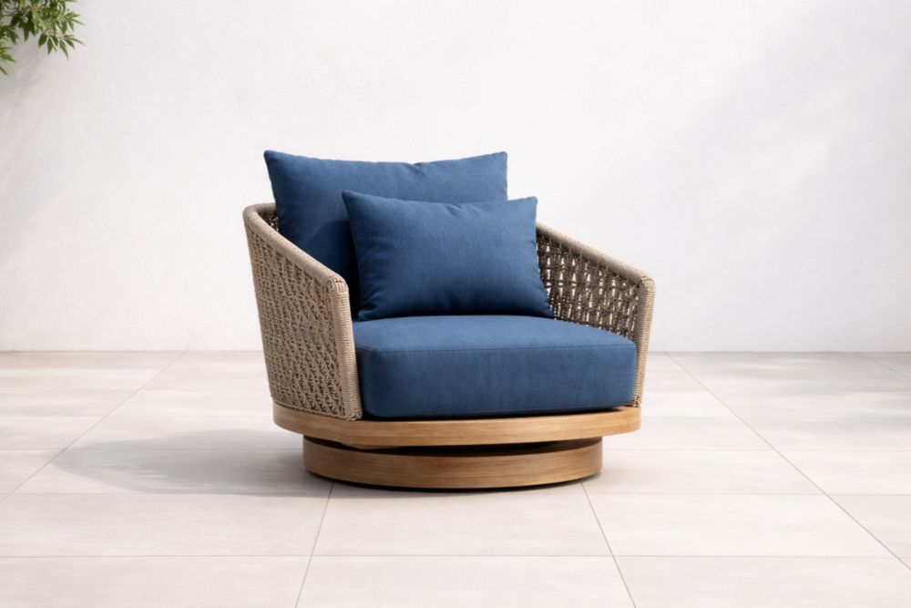 Poltrona girevole in legno e rattan con cuscini in poliestere Blu
