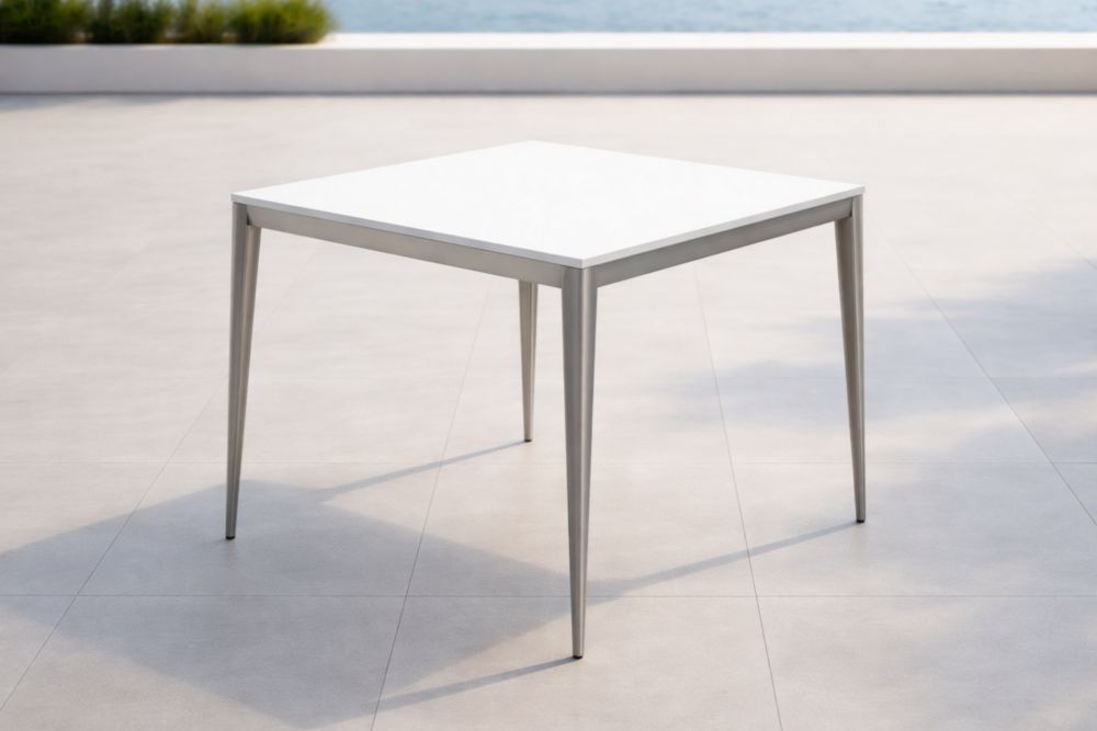 Tavolo quadrato da esterno bianco con piano in vetro e gambe in metallo 90x90x74 cm