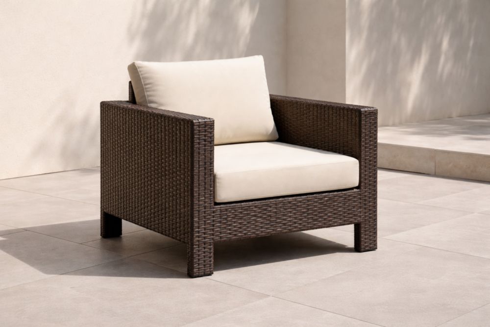 Poltrona da Giardino in Rattan Sintetico Marrone con Cuscini Crema
