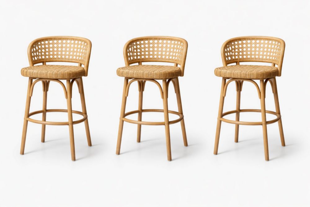 Set di 3 sgabelli in rattan naturale con schienale traforato