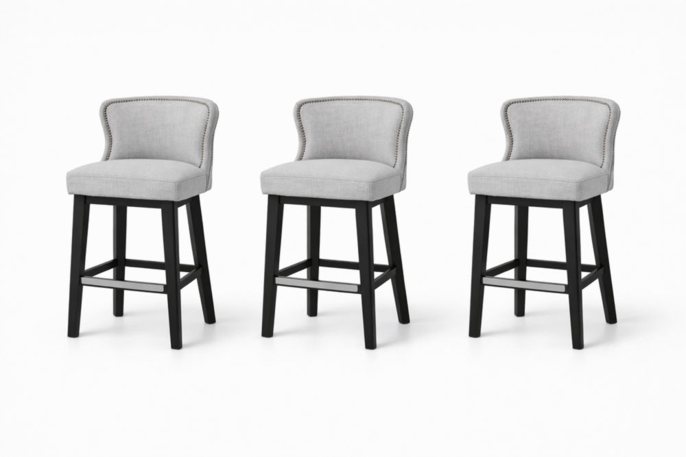 Set di 3 sgabelli da bar imbottiti in tessuto grigio con struttura in legno