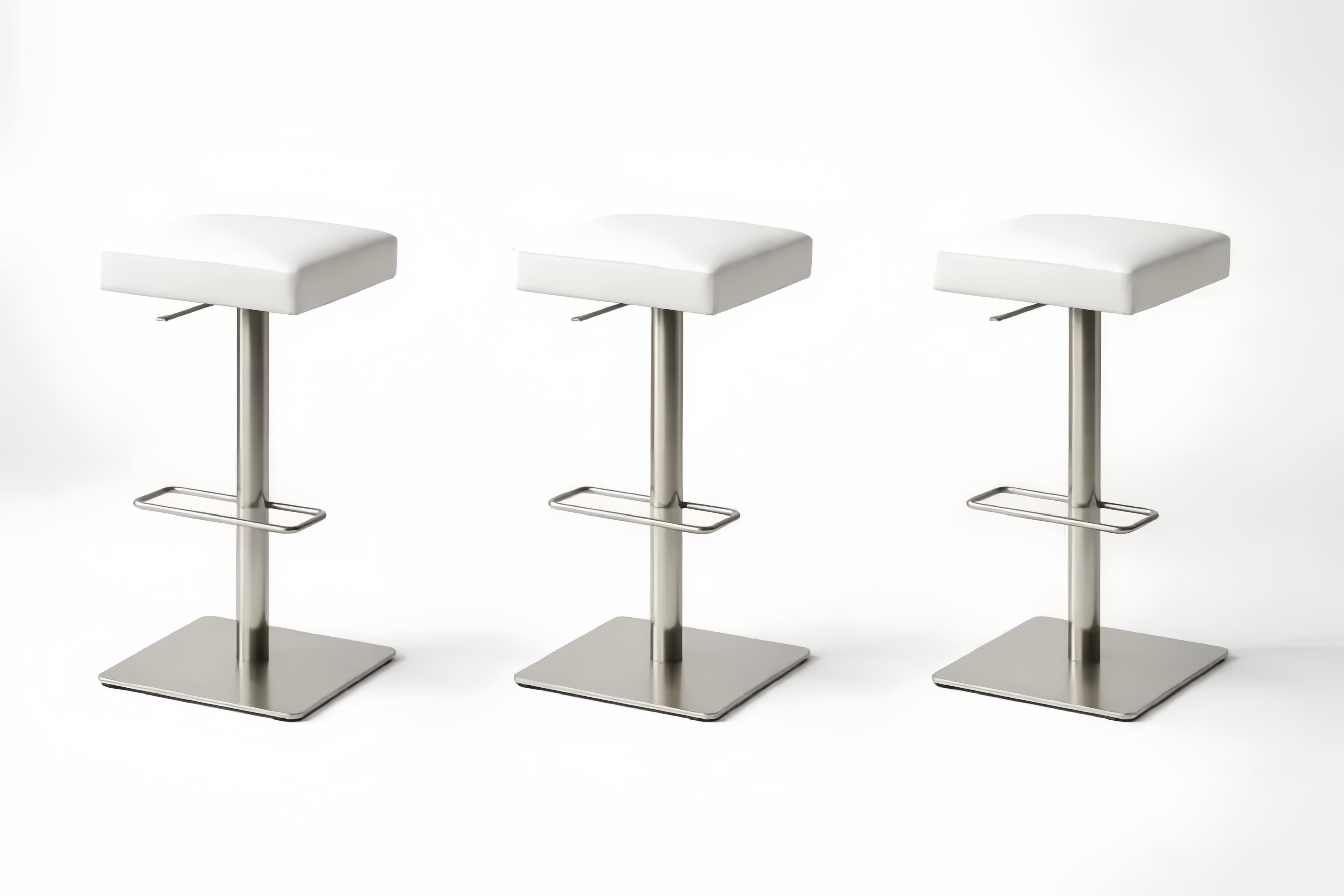 Set di 3 sgabelli da bar regolabili in metallo e pelle sintetica bianca con base quadrata