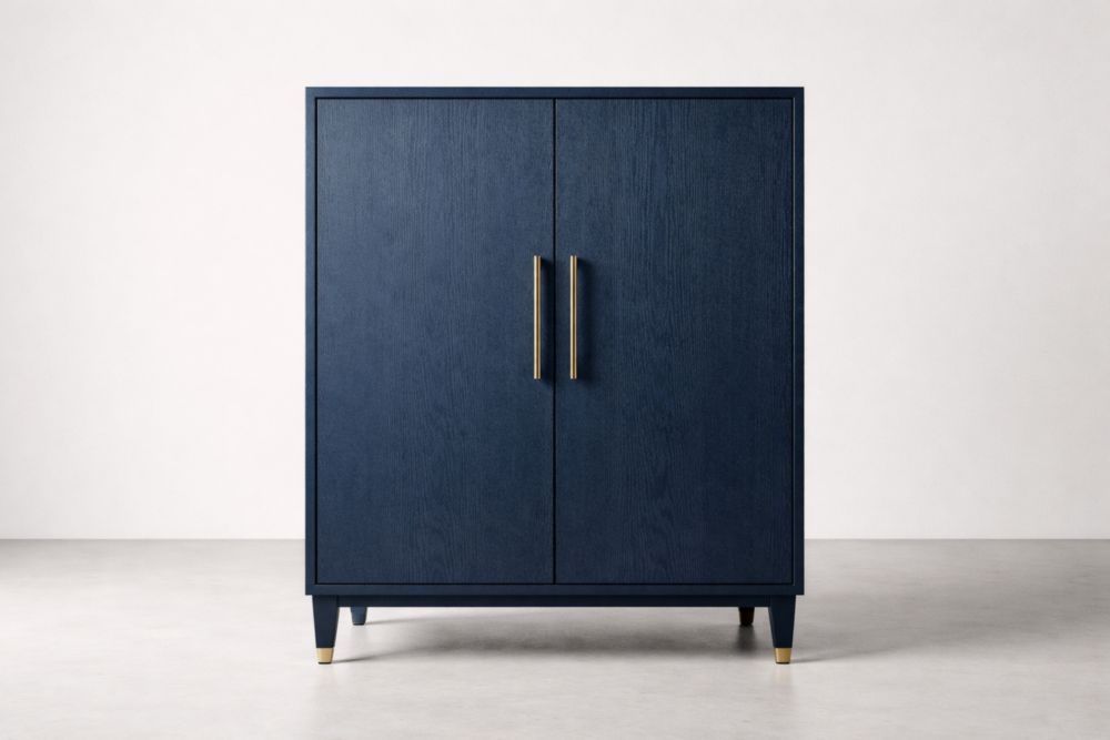 Credenza a due ante in legno blu con maniglie in metallo
