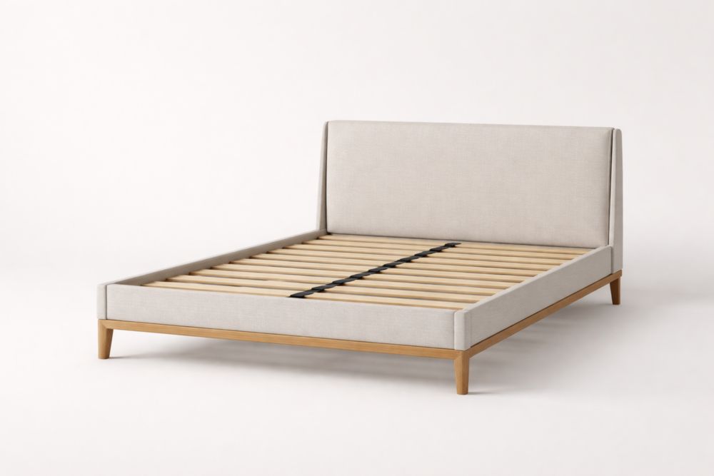 Letto matrimoniale con struttura in legno e tessuto grigio chiaro