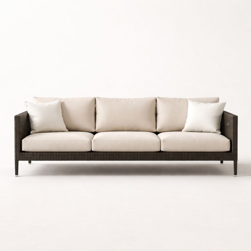 Canapé trois places en rotin avec coussins beiges