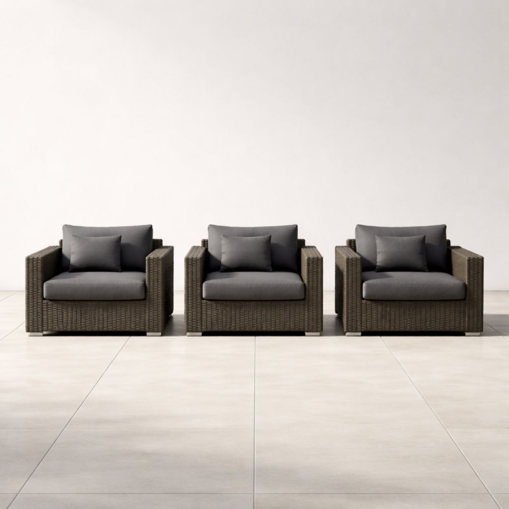Ensemble de trois fauteuils en rotin avec coussins gris