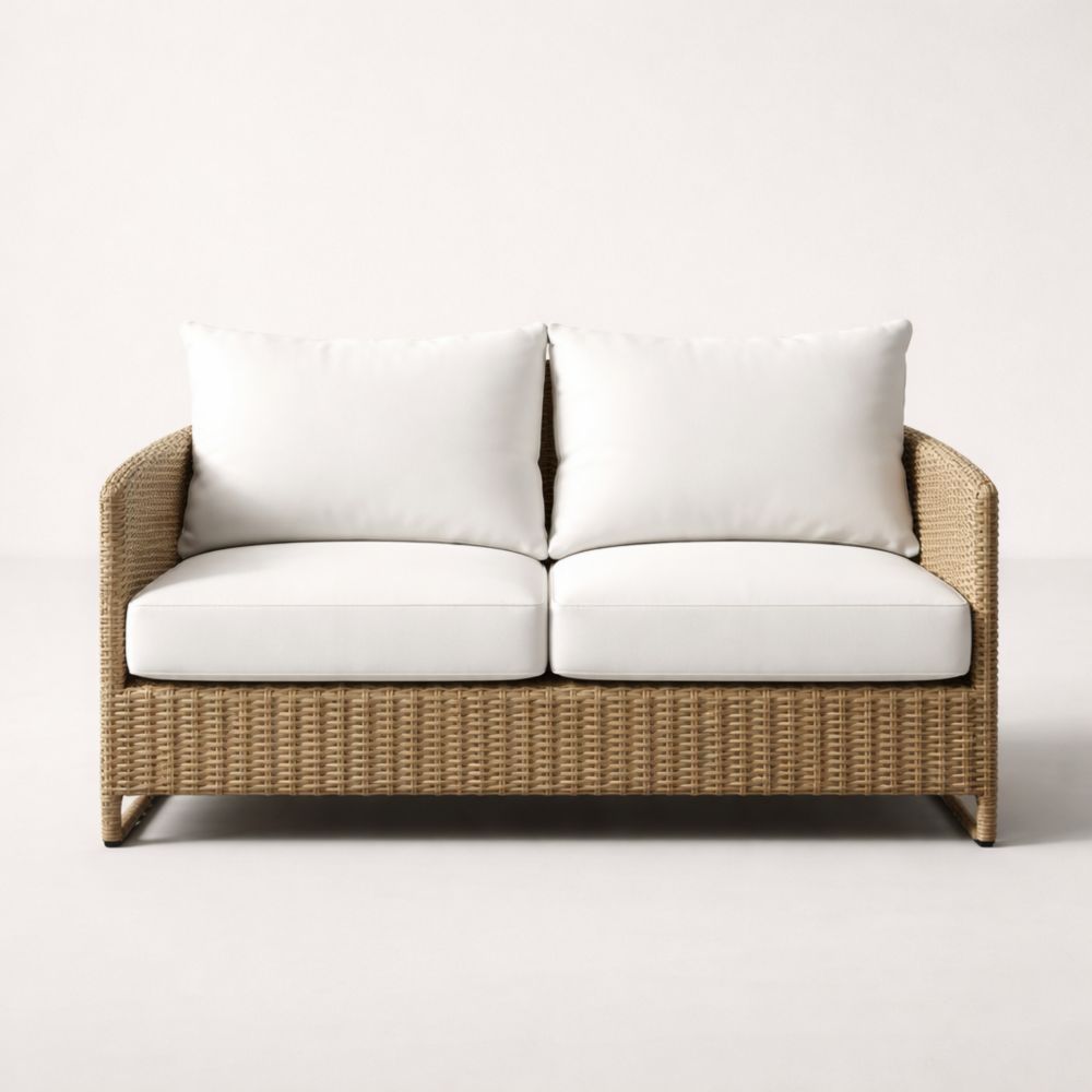 Canapé deux places en rotin synthétique beige et coussins blancs