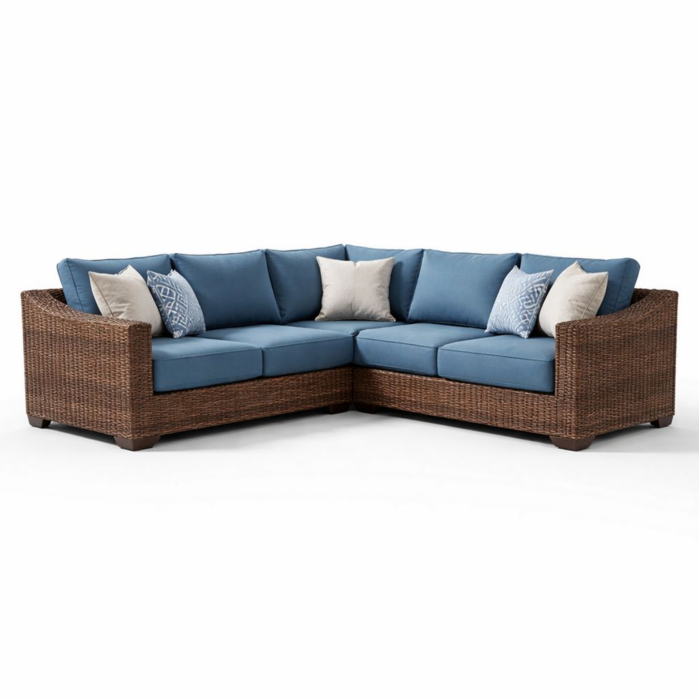 Canapé d'angle en rotin et coussins bleus