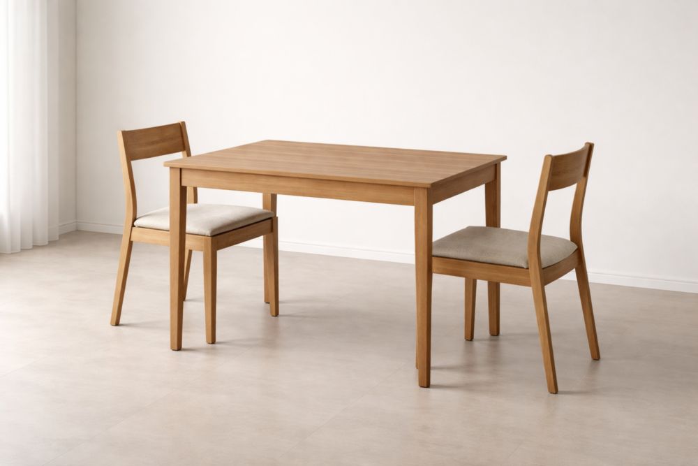 Table en bois avec deux chaises