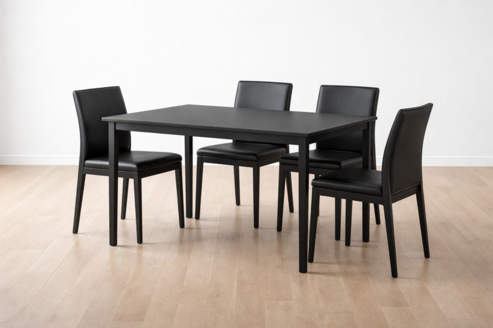 Table en bois avec 4 chaises en similicuir noir