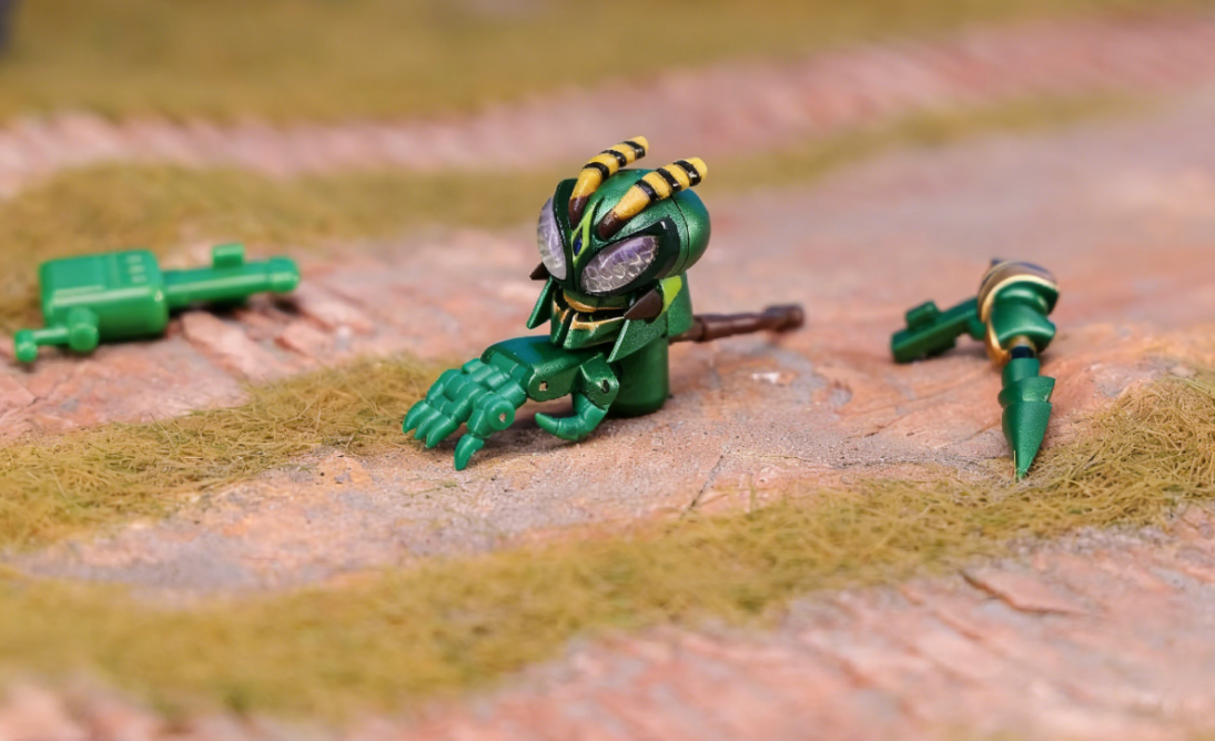 Robot Toys: Beedrill Wasp Warrior D Series Super Warrior Transforming Toy Model