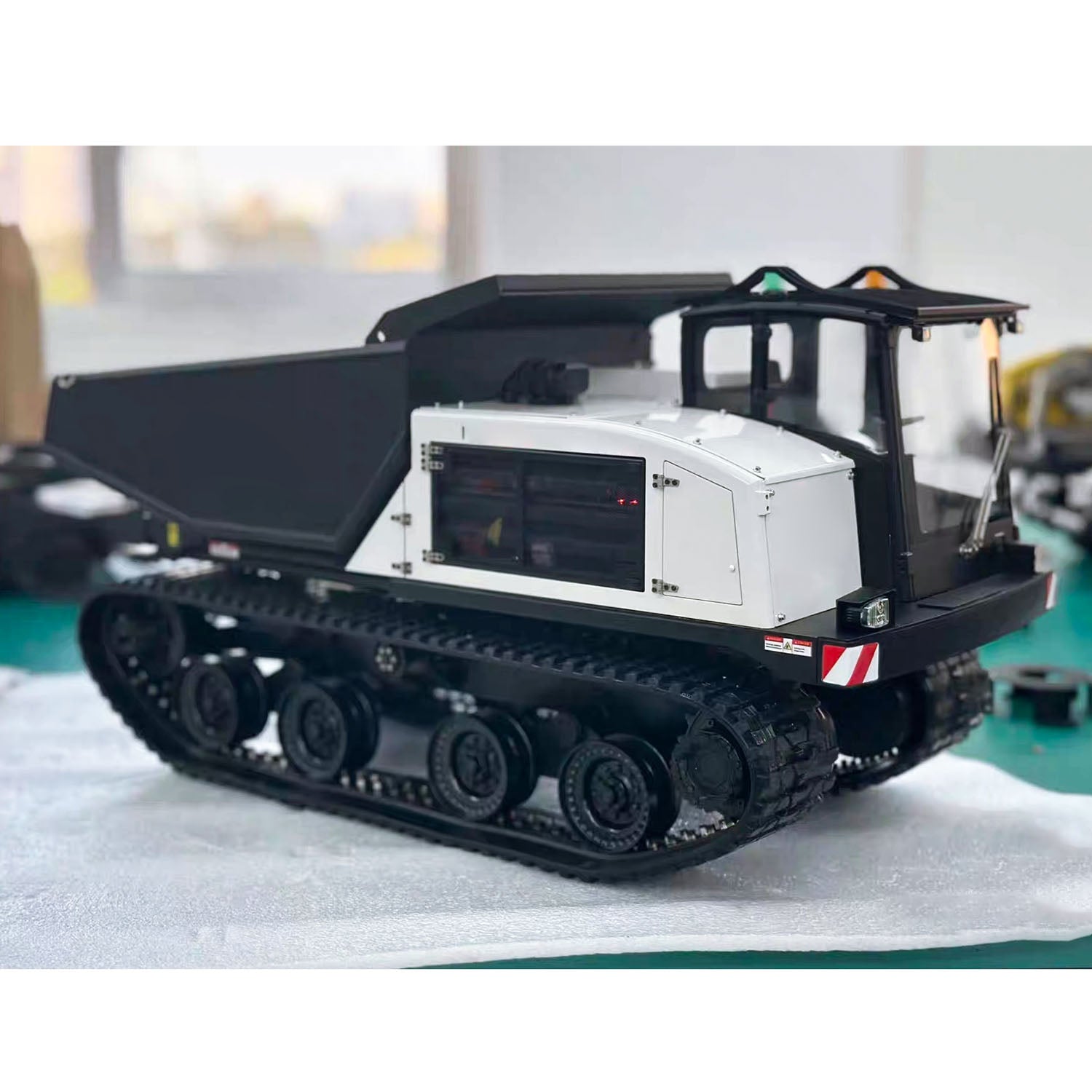 Super  T14R Panther RTR 1/14 RC Hydraulic Crawler Dump Truck 