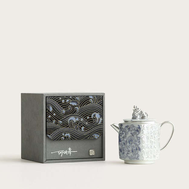 Silver-Gilt Blue And White Engraving Teapot